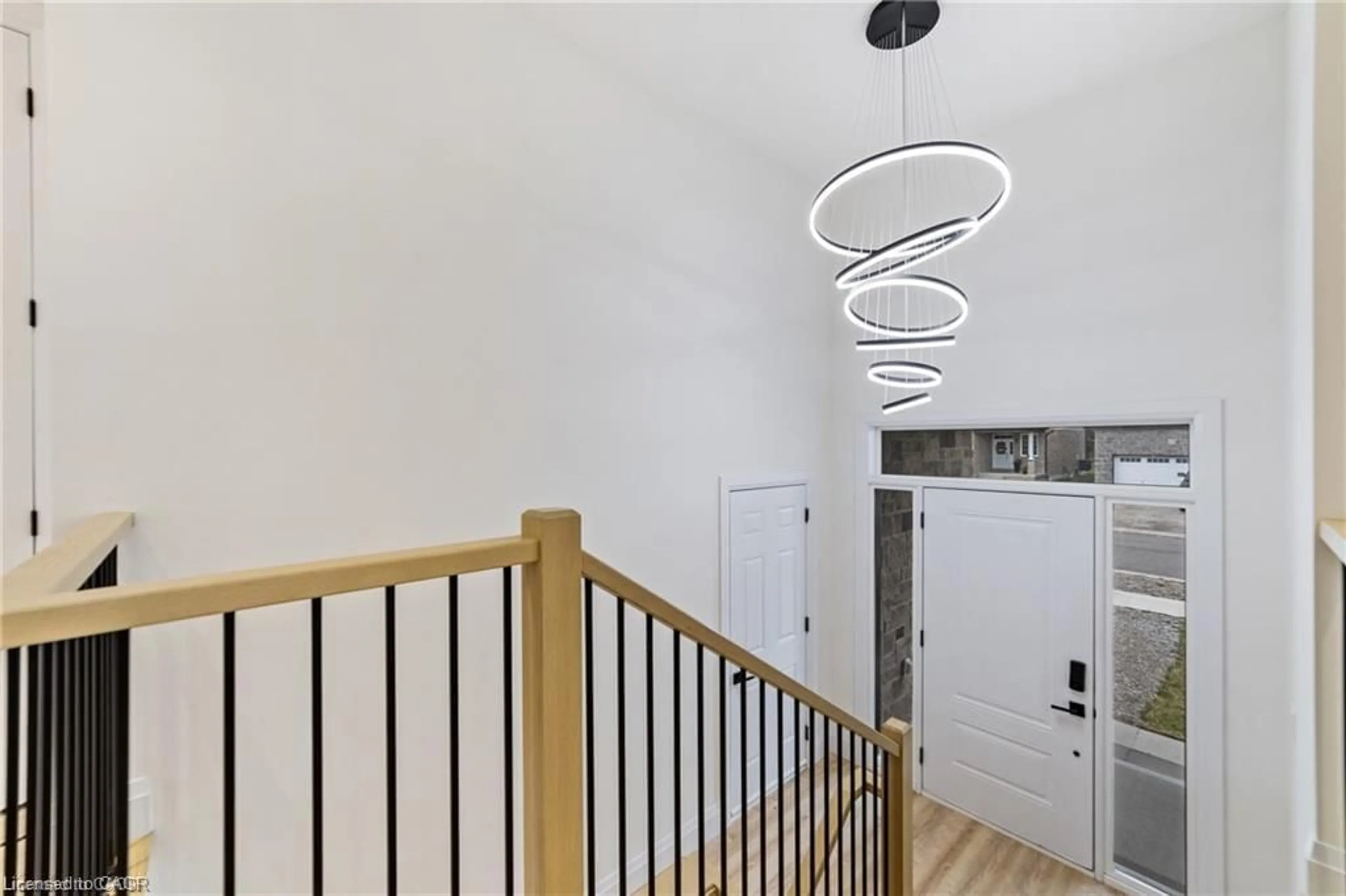 Indoor foyer for 174 Pike Creek Dr, Cayuga Ontario N0A 1E0