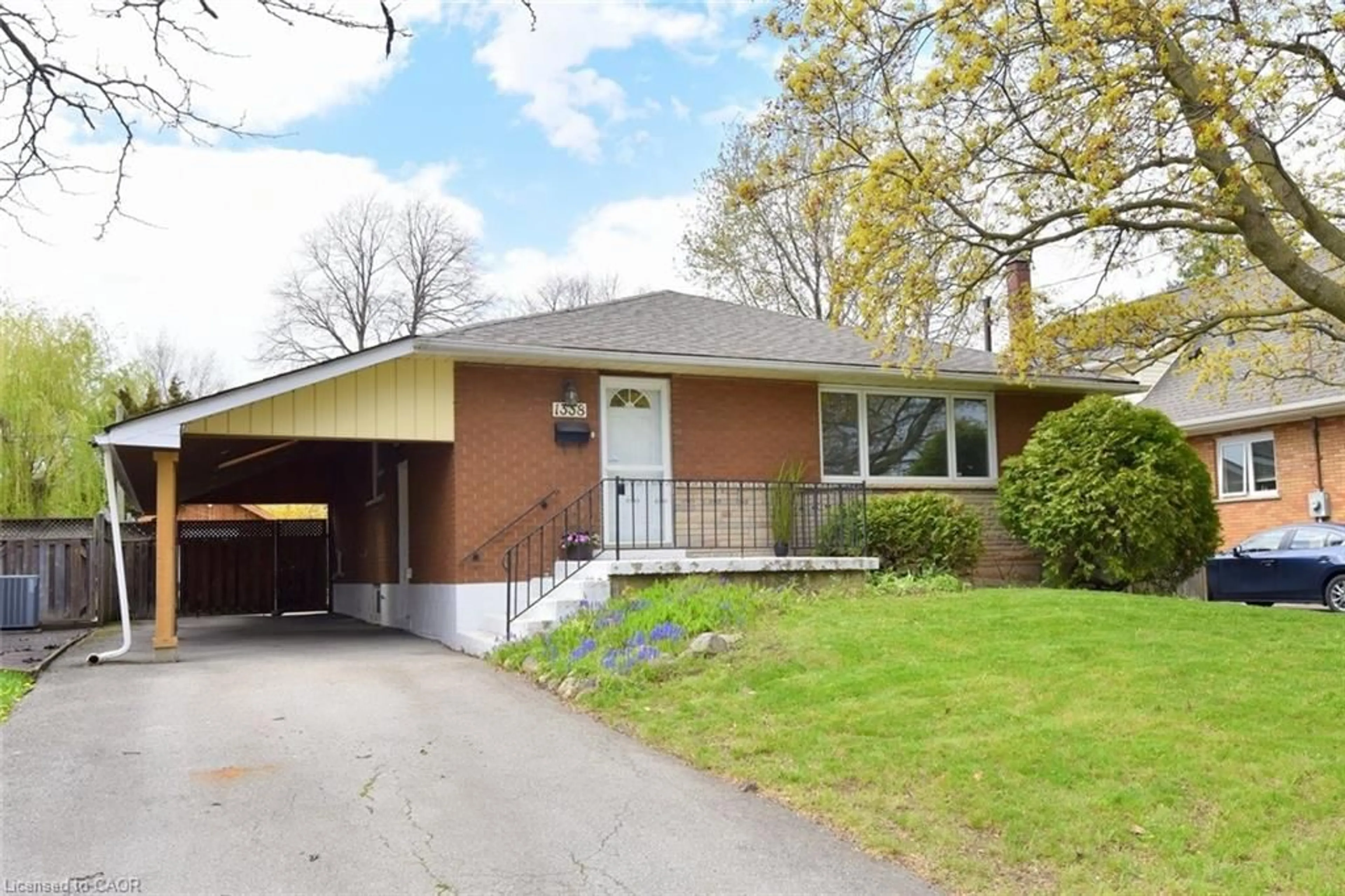 Home with brick exterior material, street for 1338 De Quincy Cres, Burlington Ontario L7P 1E4
