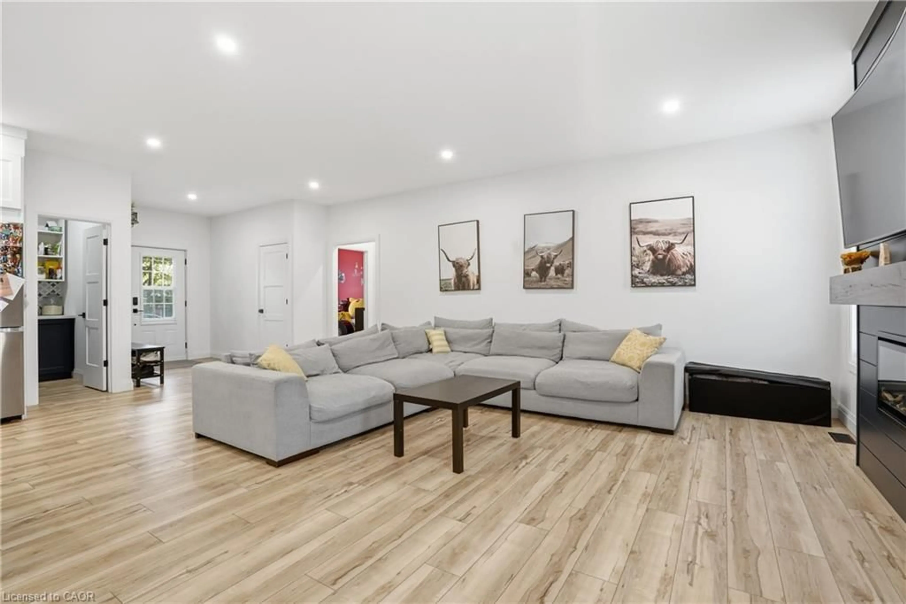 Living room with furniture, wood/laminate floor for 104 Neva Rd, Ridgeway Ontario L0S 1N0