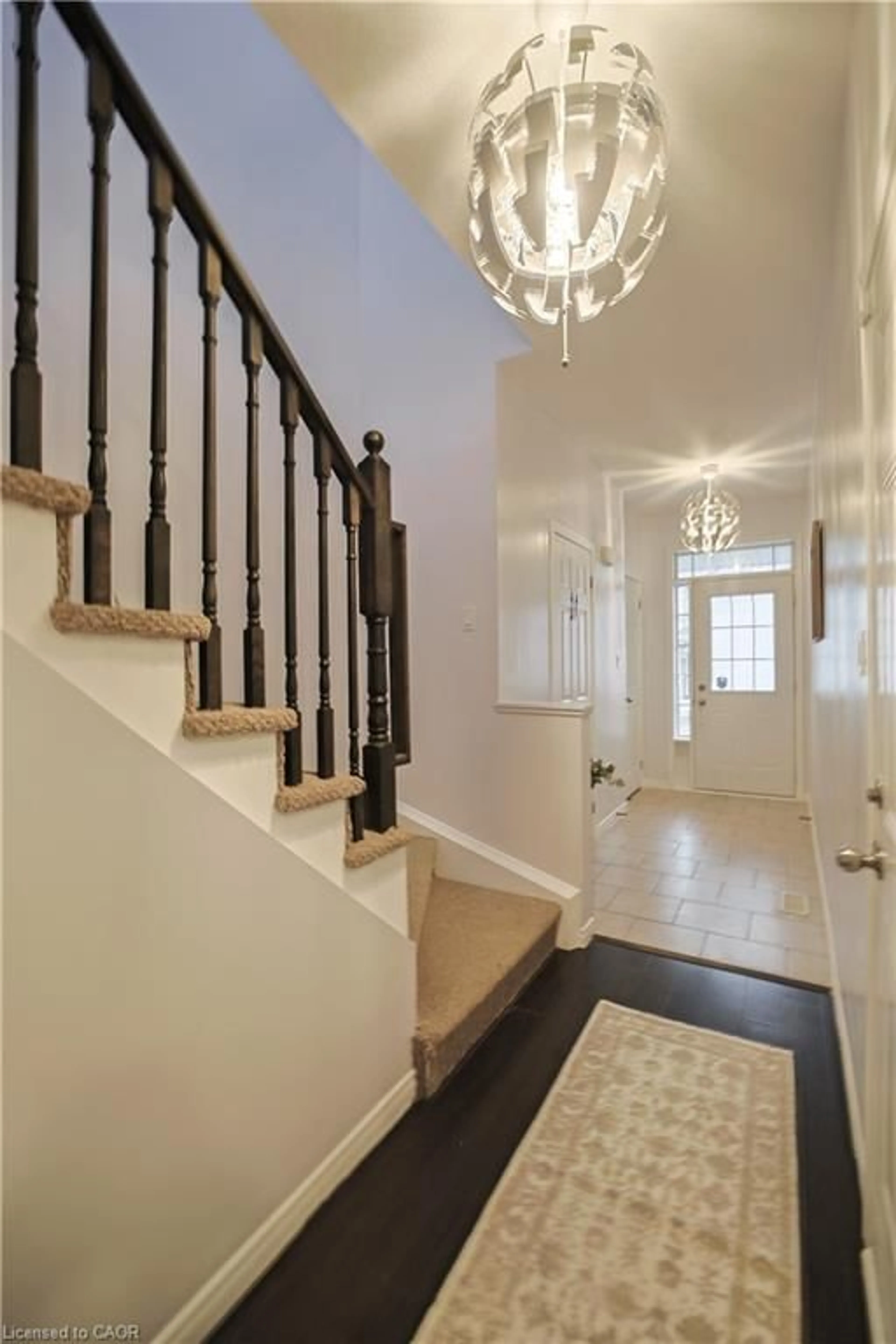 Indoor foyer for 21 Diana Ave #74, Brantford Ontario N3T 0G2