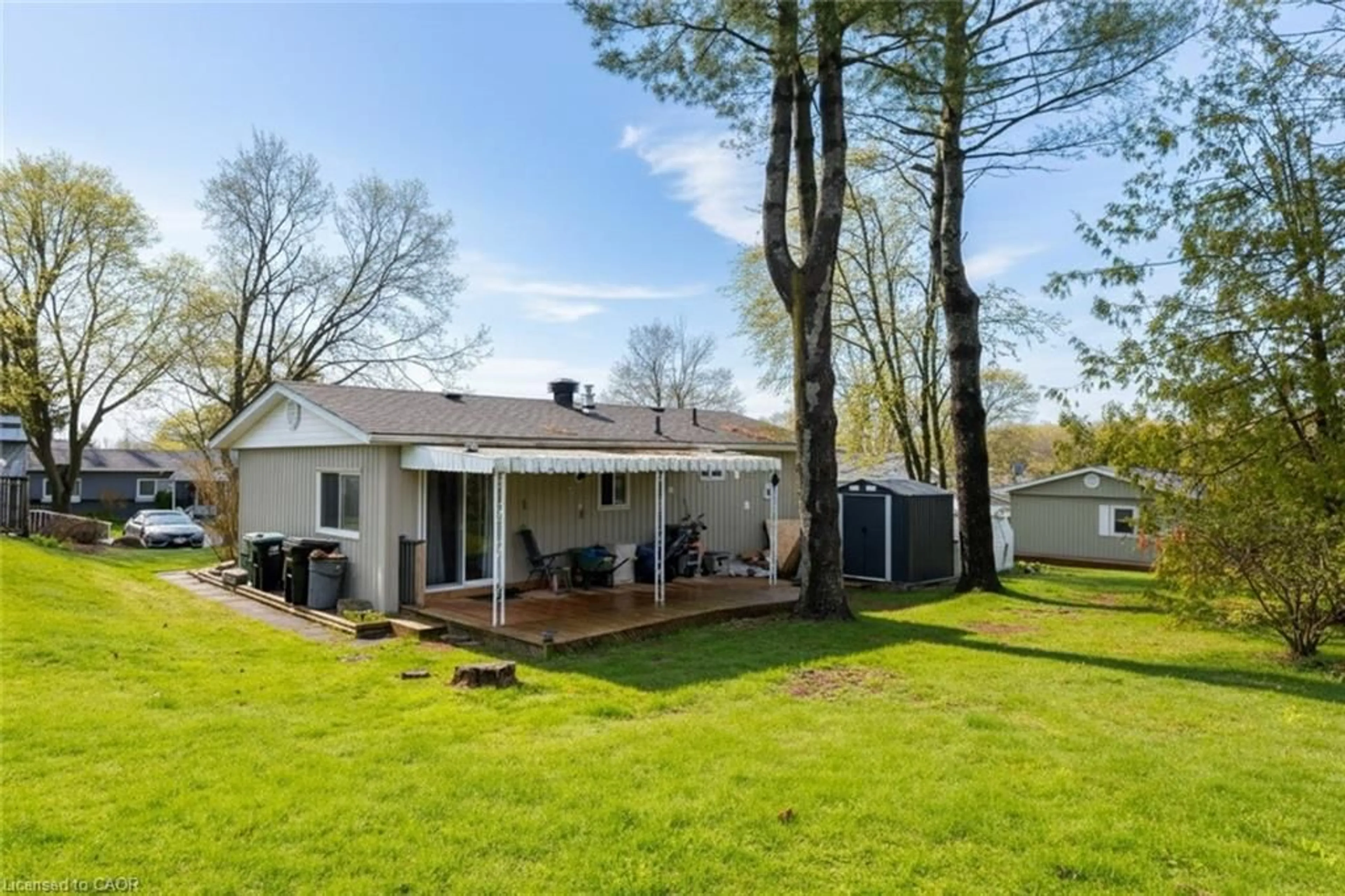 A pic from outside/outdoor area/front of a property/back of a property/a pic from drone, unknown for 16 Mimosa Cres, Innisfil Ontario L9S 1R1