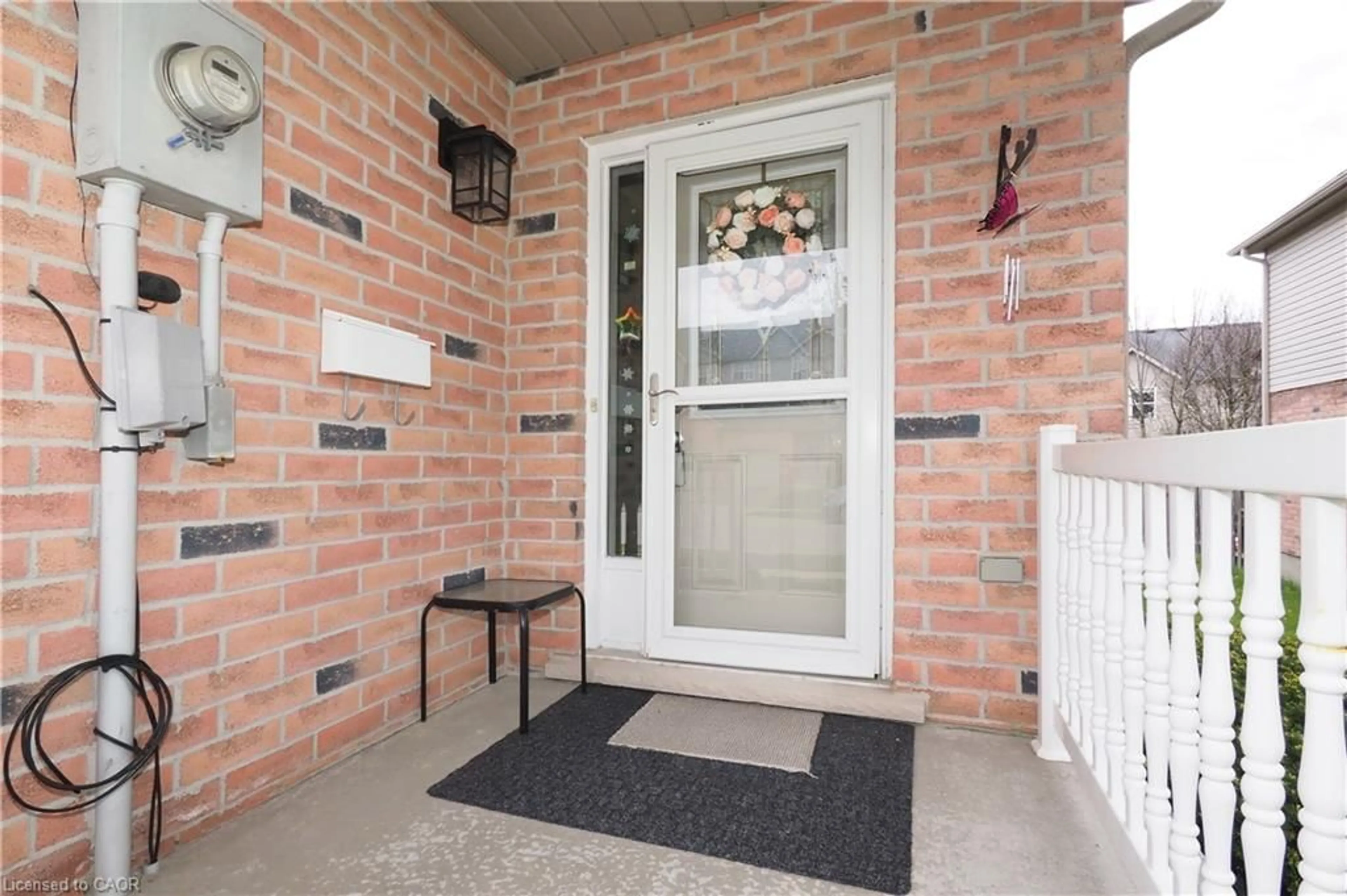 Indoor entryway for 14 Brookfield Cres, Kitchener Ontario N2E 0A7