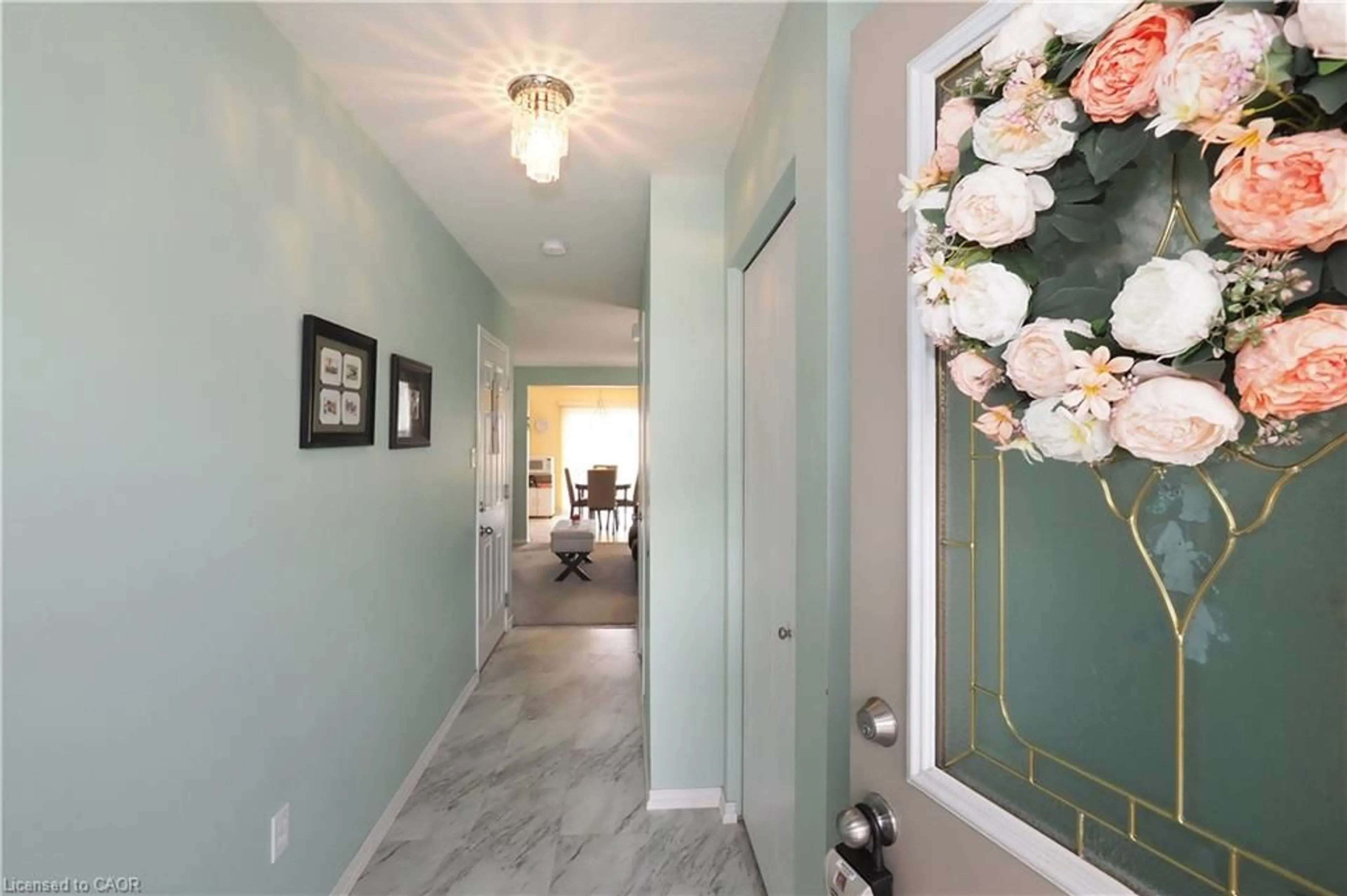 Indoor entryway for 14 Brookfield Cres, Kitchener Ontario N2E 0A7