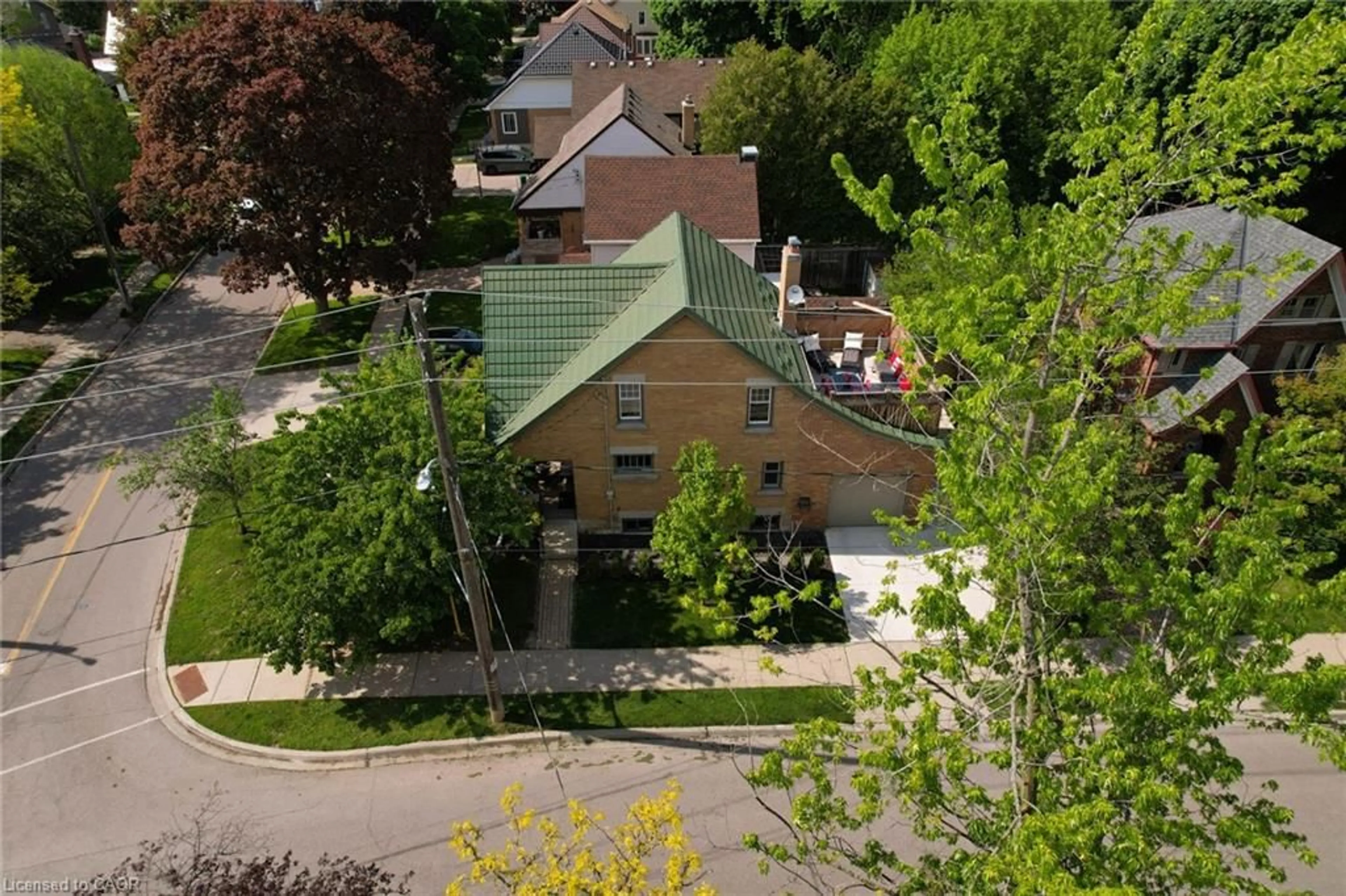 A pic from outside/outdoor area/front of a property/back of a property/a pic from drone, street for 244 Samuel St, Kitchener Ontario N2H 1R6