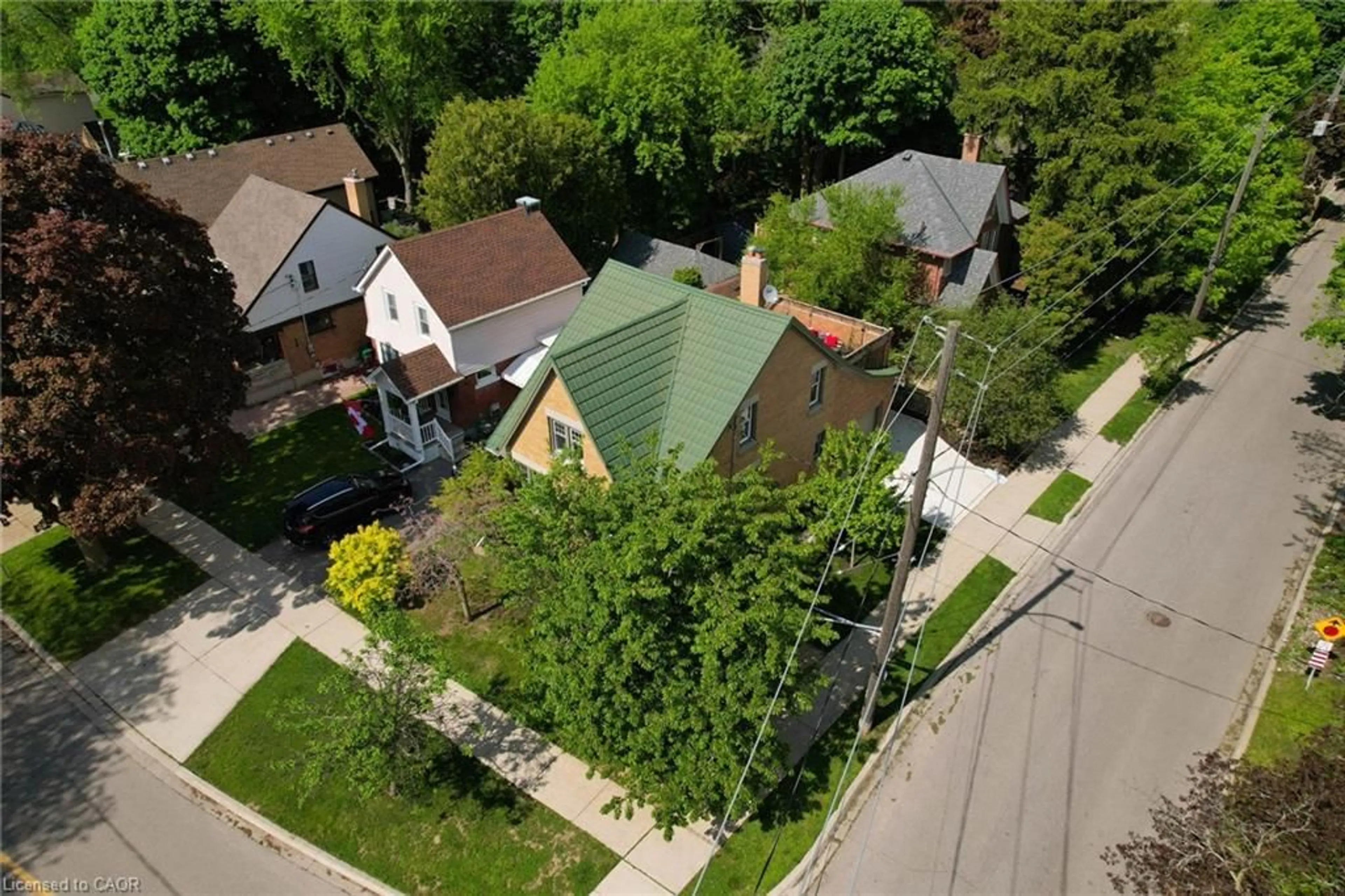 A pic from outside/outdoor area/front of a property/back of a property/a pic from drone, street for 244 Samuel St, Kitchener Ontario N2H 1R6