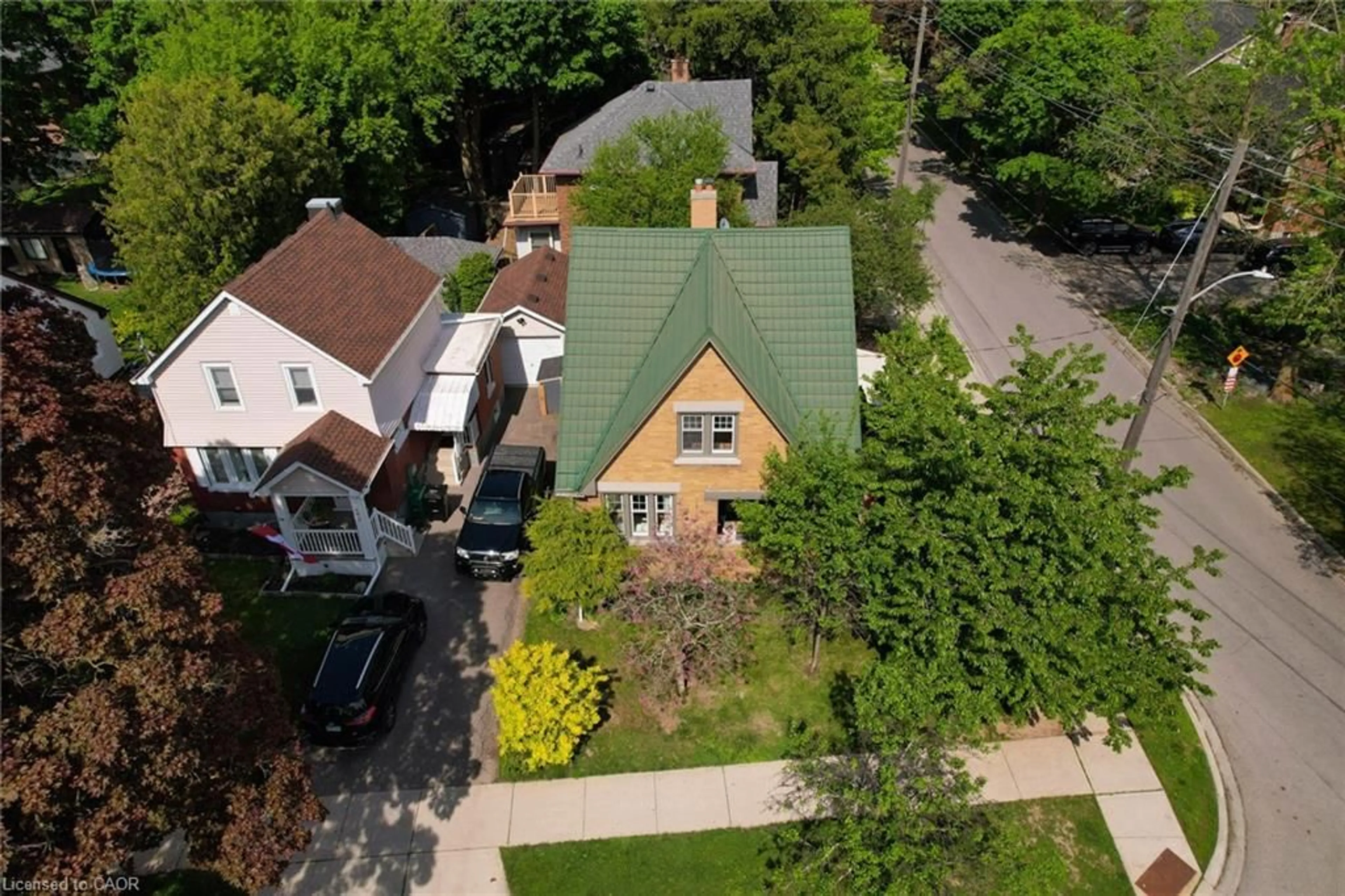 A pic from outside/outdoor area/front of a property/back of a property/a pic from drone, street for 244 Samuel St, Kitchener Ontario N2H 1R6