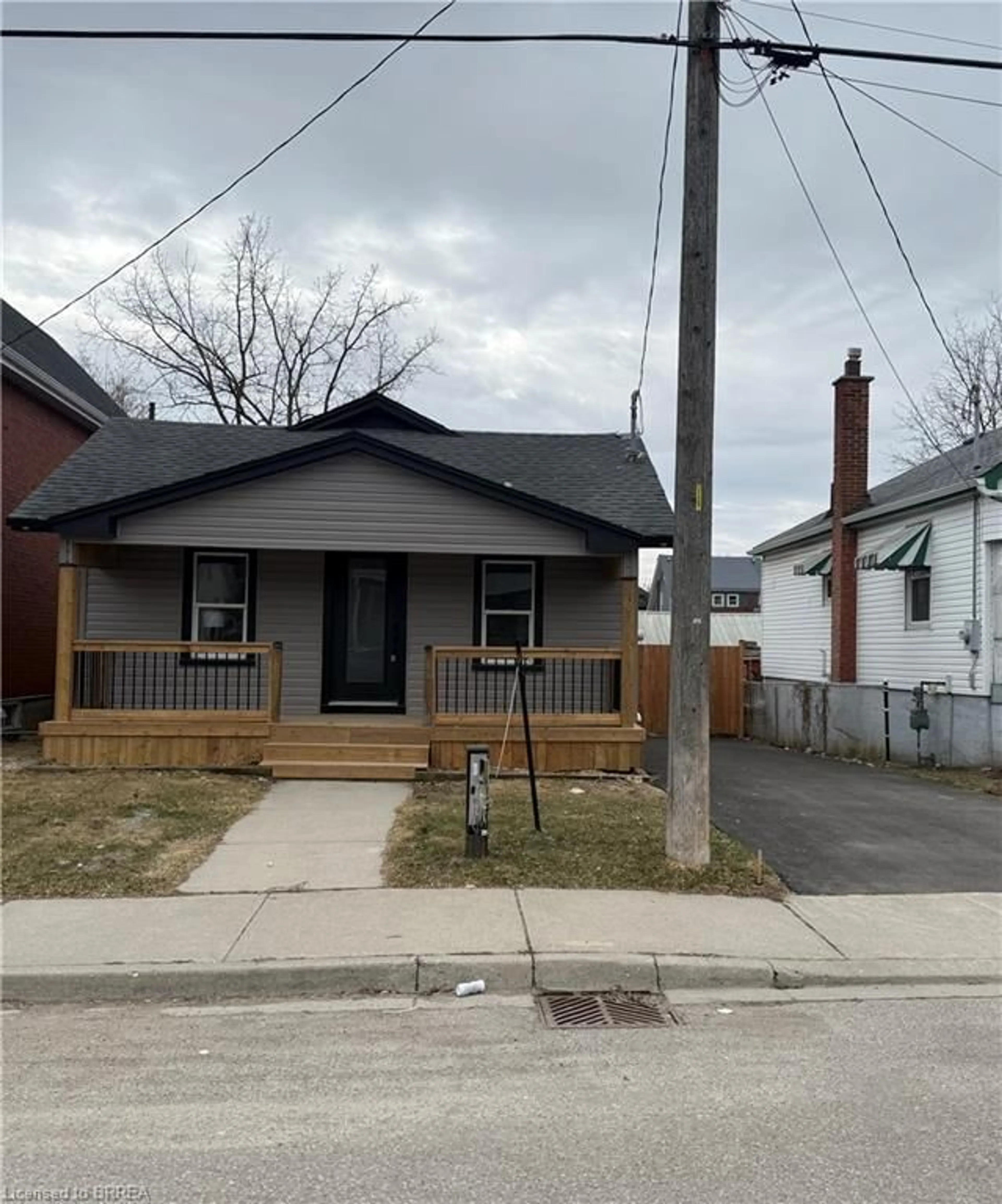 Home with brick exterior material, street for 111 Victoria St, Brantford Ontario N3S 3K7