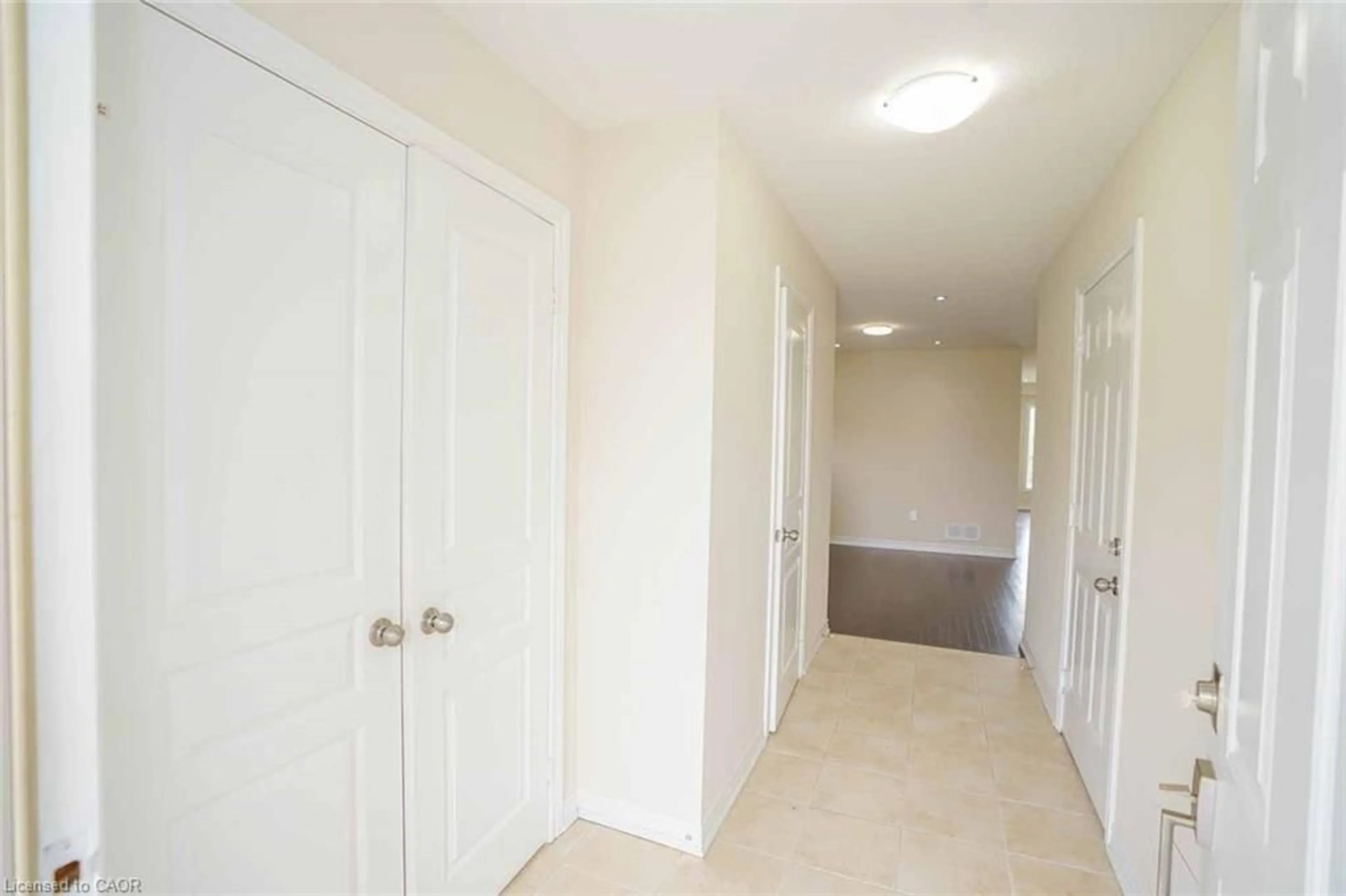 Indoor foyer for 454 Starwood Dr, Guelph Ontario N1E 0L6