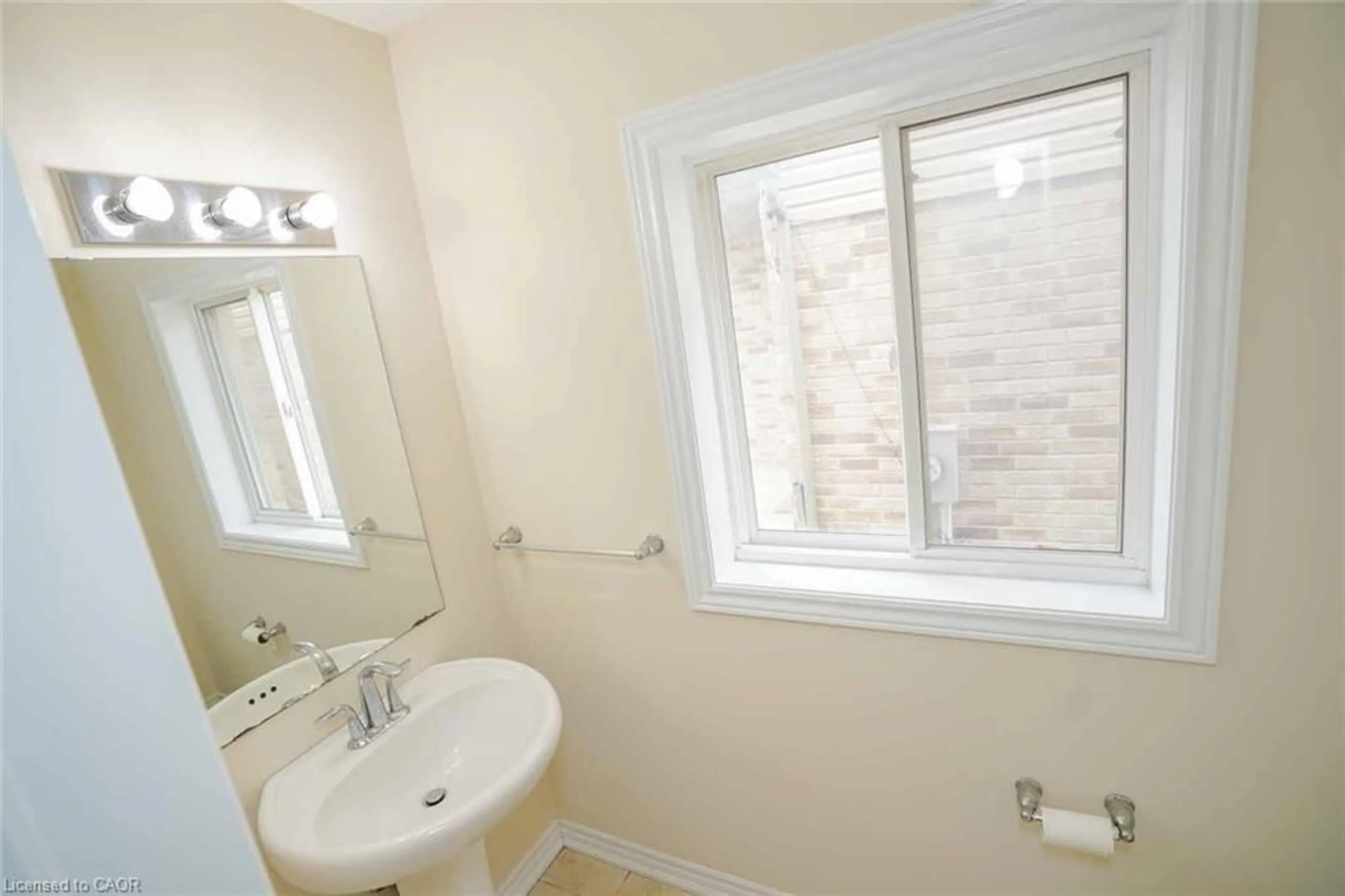 Standard bathroom, ceramic/tile floor for 454 Starwood Dr, Guelph Ontario N1E 0L6