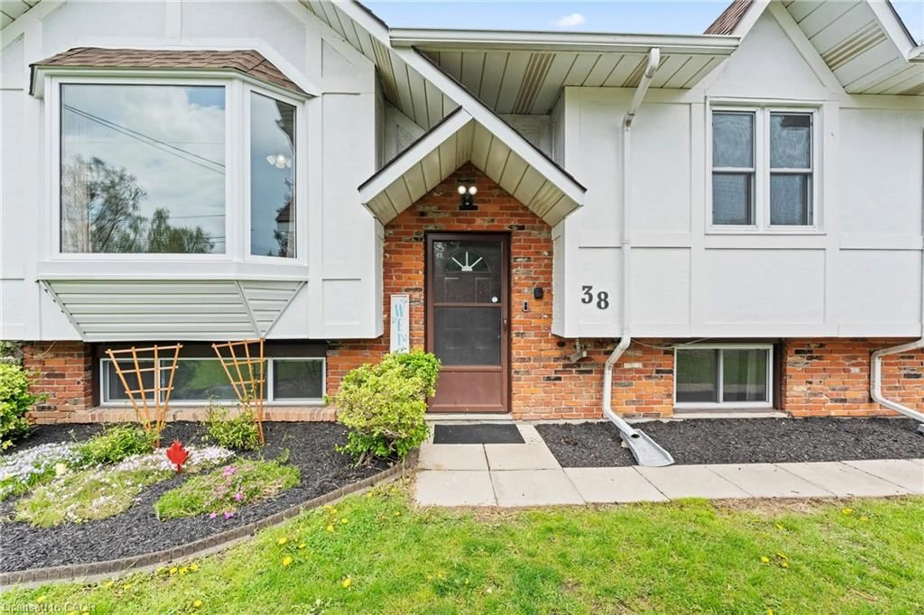 Home with brick exterior material, street for 38 Jane St, Hagersville Ontario N0A 1H0