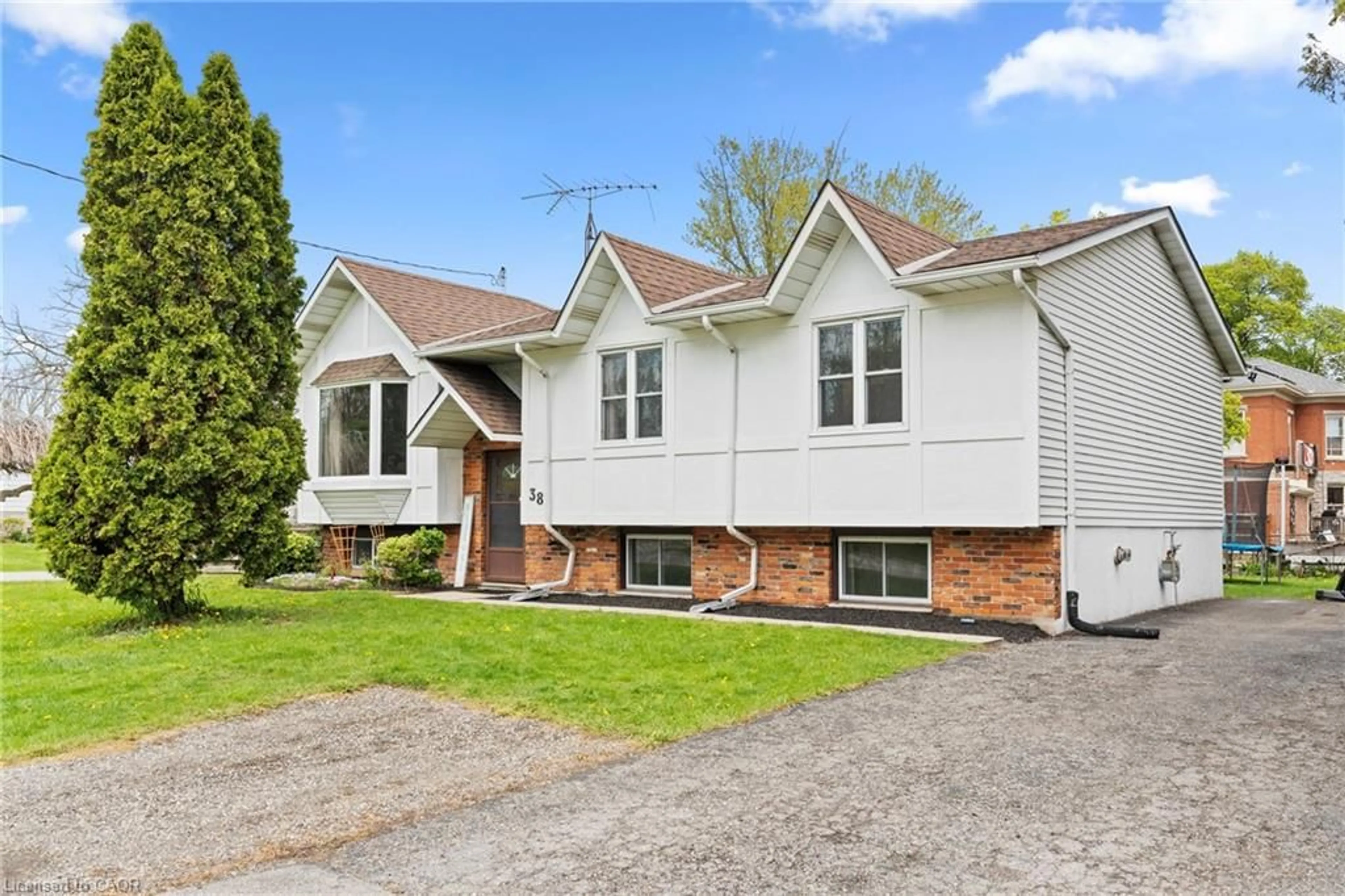 Home with brick exterior material, street for 38 Jane St, Hagersville Ontario N0A 1H0