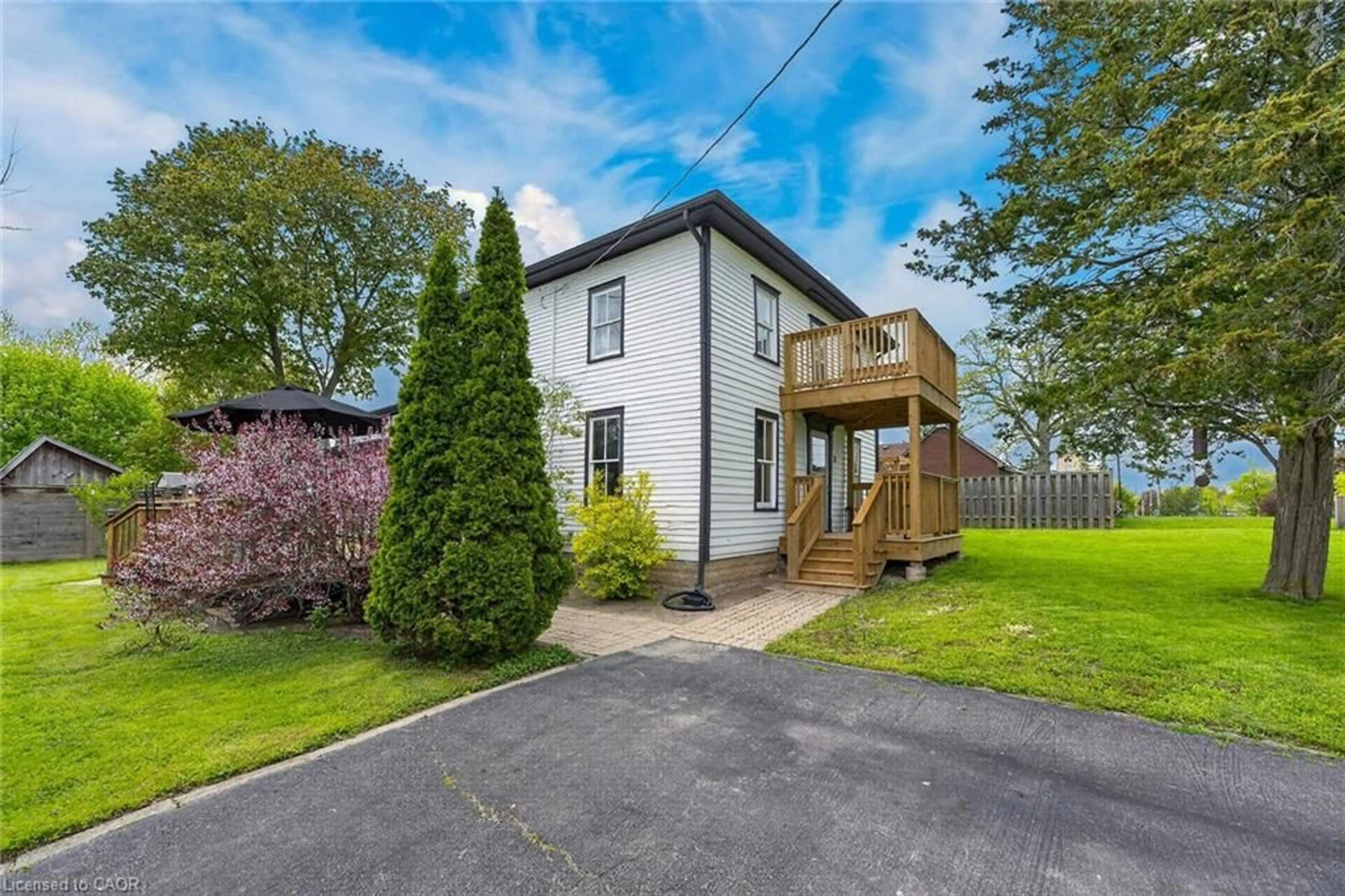 A pic from outside/outdoor area/front of a property/back of a property/a pic from drone, street for 35 Ottawa St, Cayuga Ontario N0A 1E0