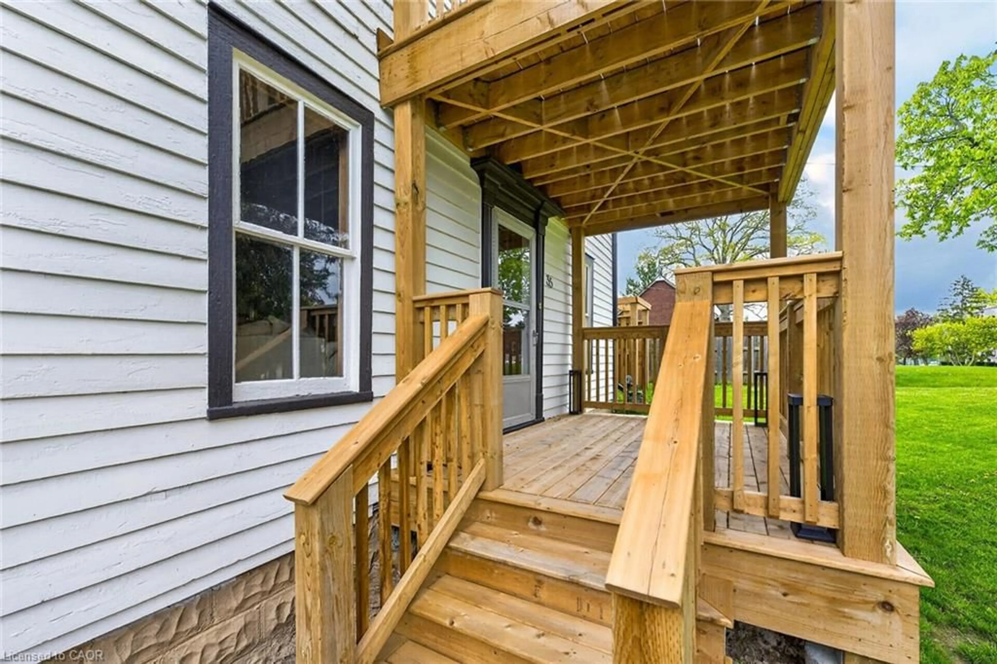 Patio, street for 35 Ottawa St, Cayuga Ontario N0A 1E0