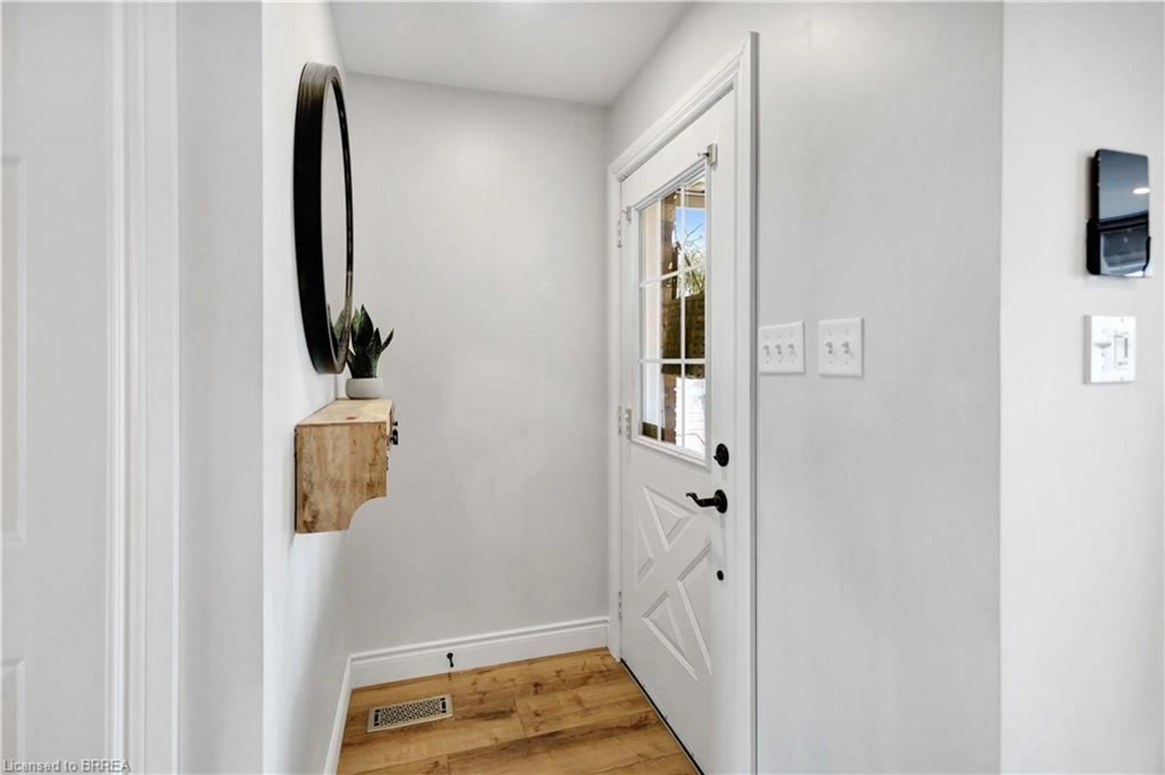 Indoor entryway for 35 Gaydon Way, Brantford Ontario N3T 6P7