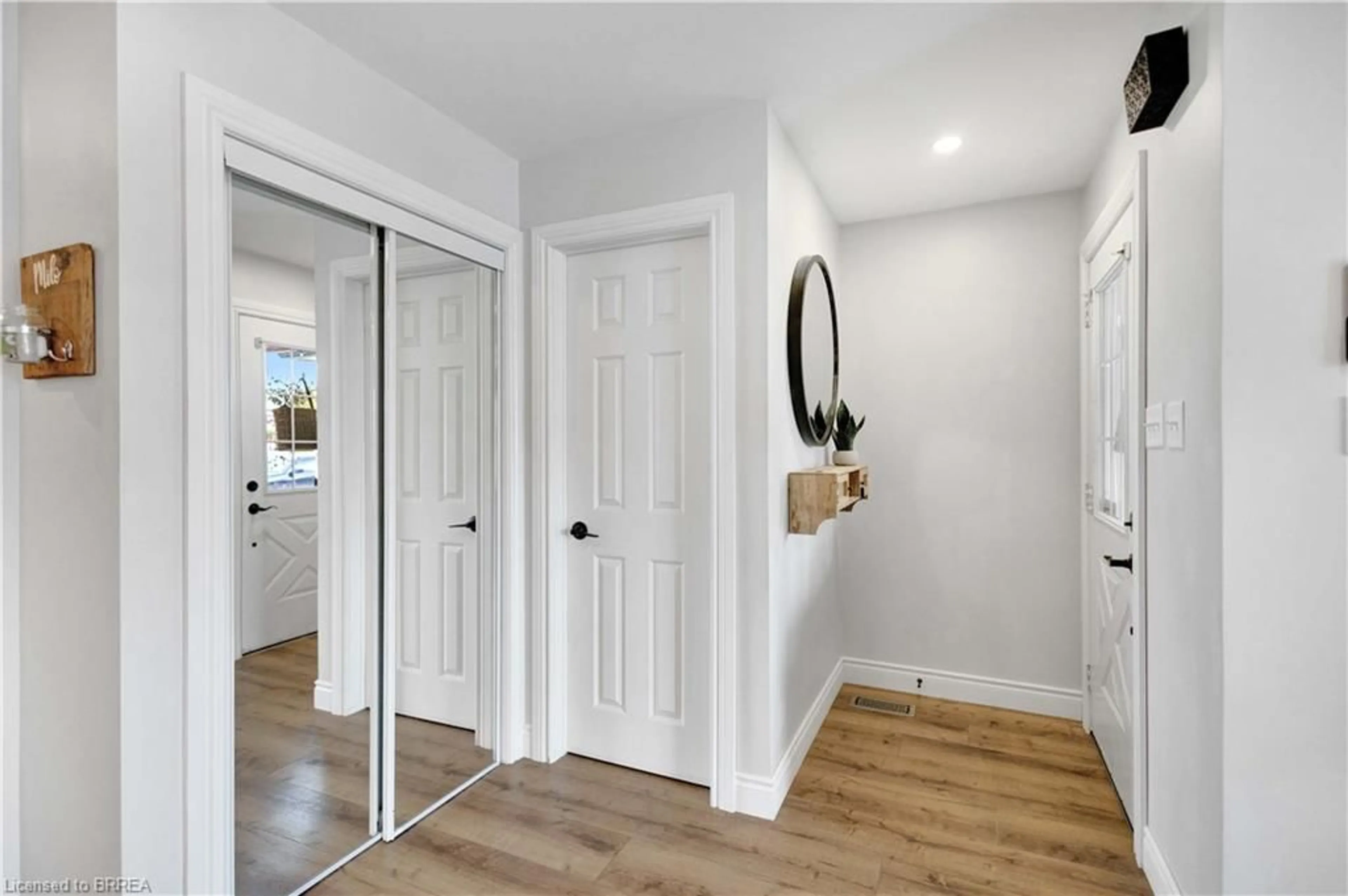 Indoor entryway for 35 Gaydon Way, Brantford Ontario N3T 6P7