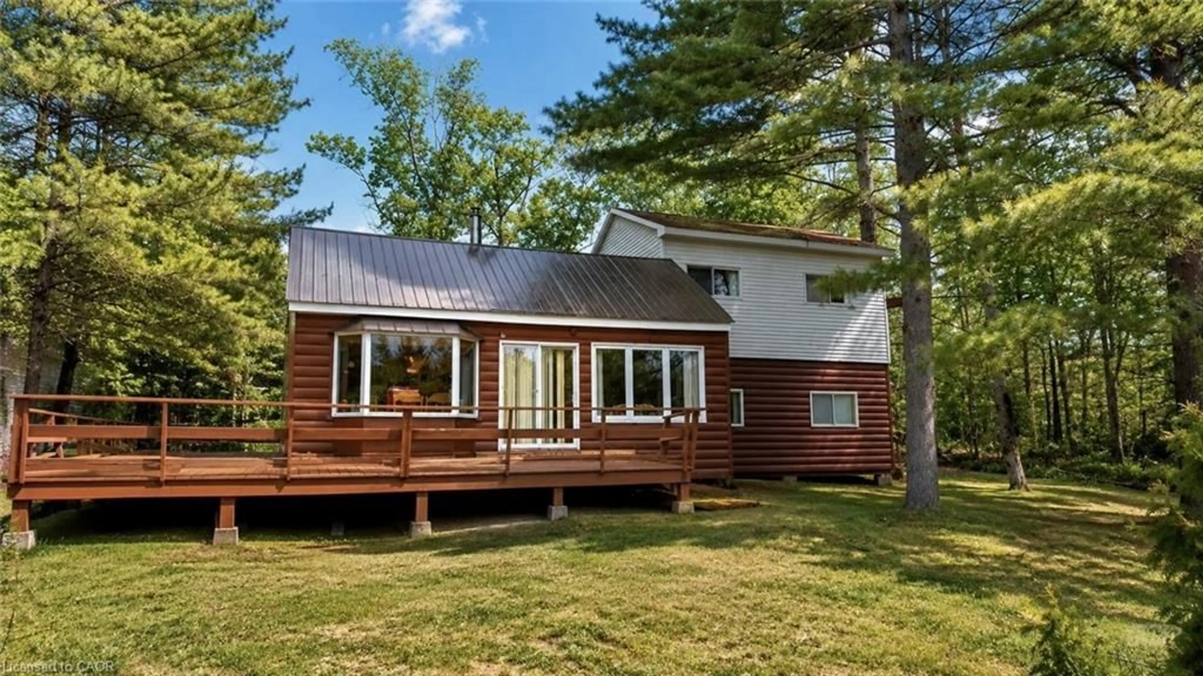 Home with vinyl exterior material, building for 216 Smooth Rock Rd, Port Severn Ontario L0K 1S0