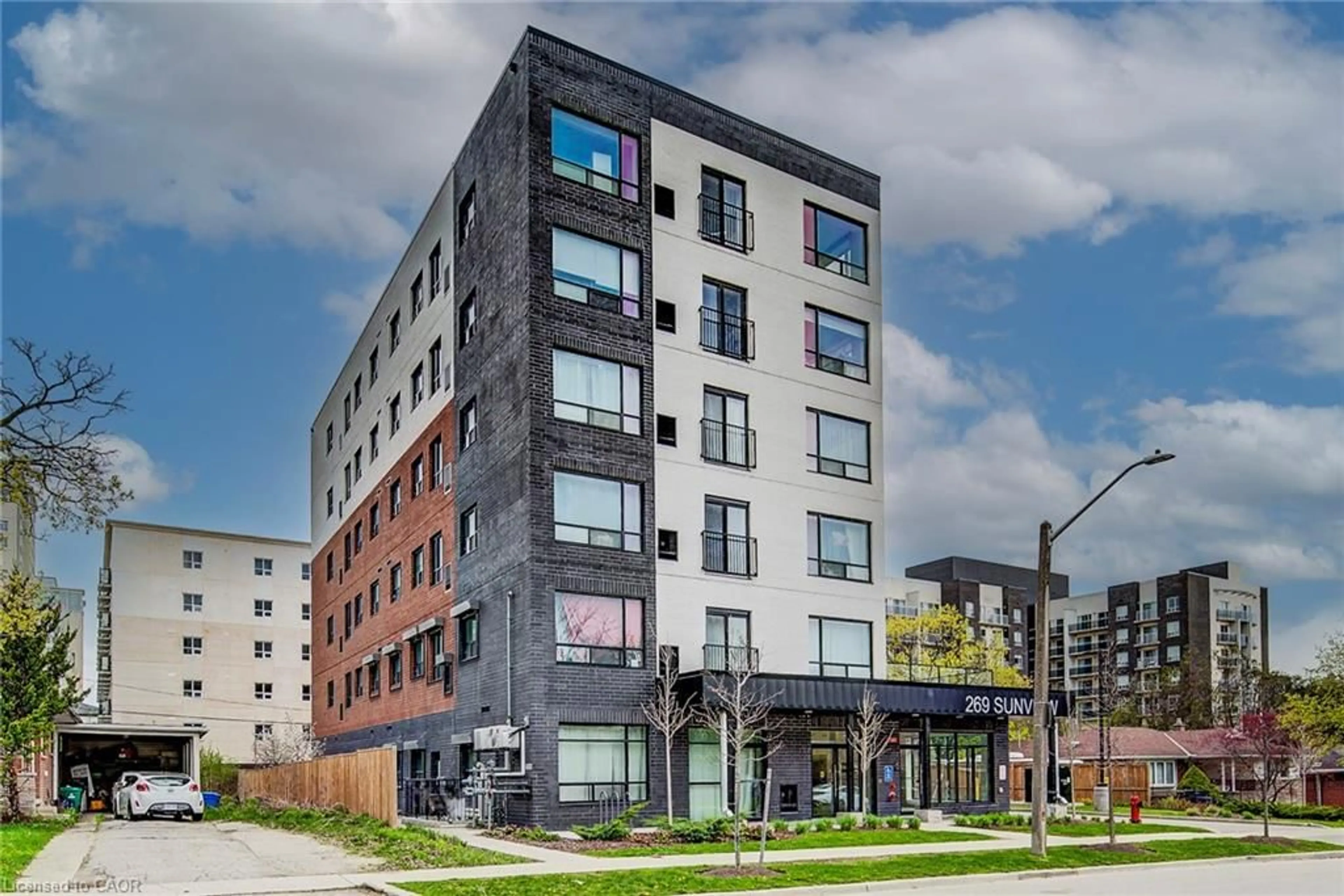 Unknown for 269 Sunview St #606, Waterloo Ontario N2L 3V8