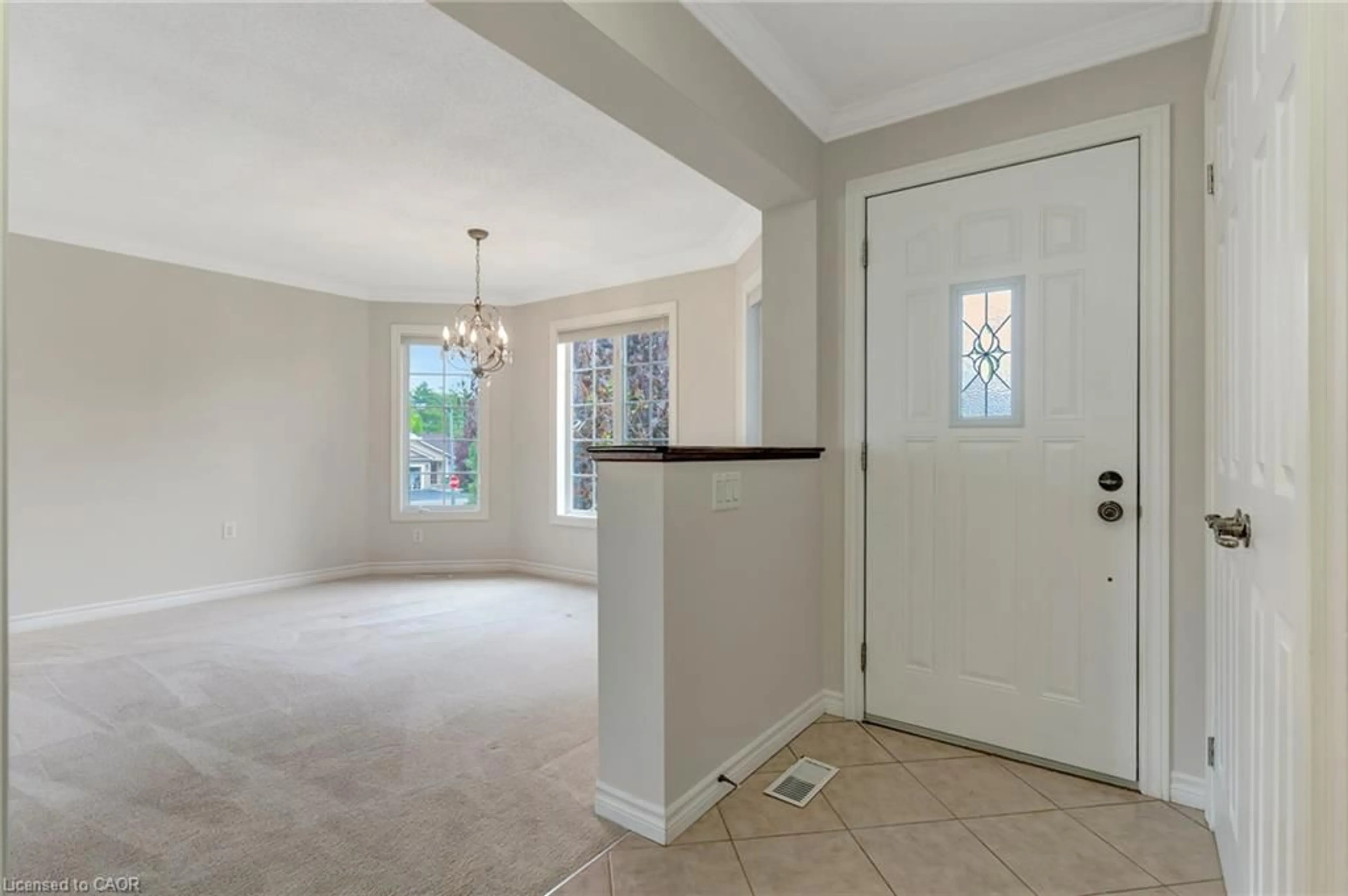 Indoor entryway for 121 Crumlin Lane, Freelton Ontario L8B 1A5