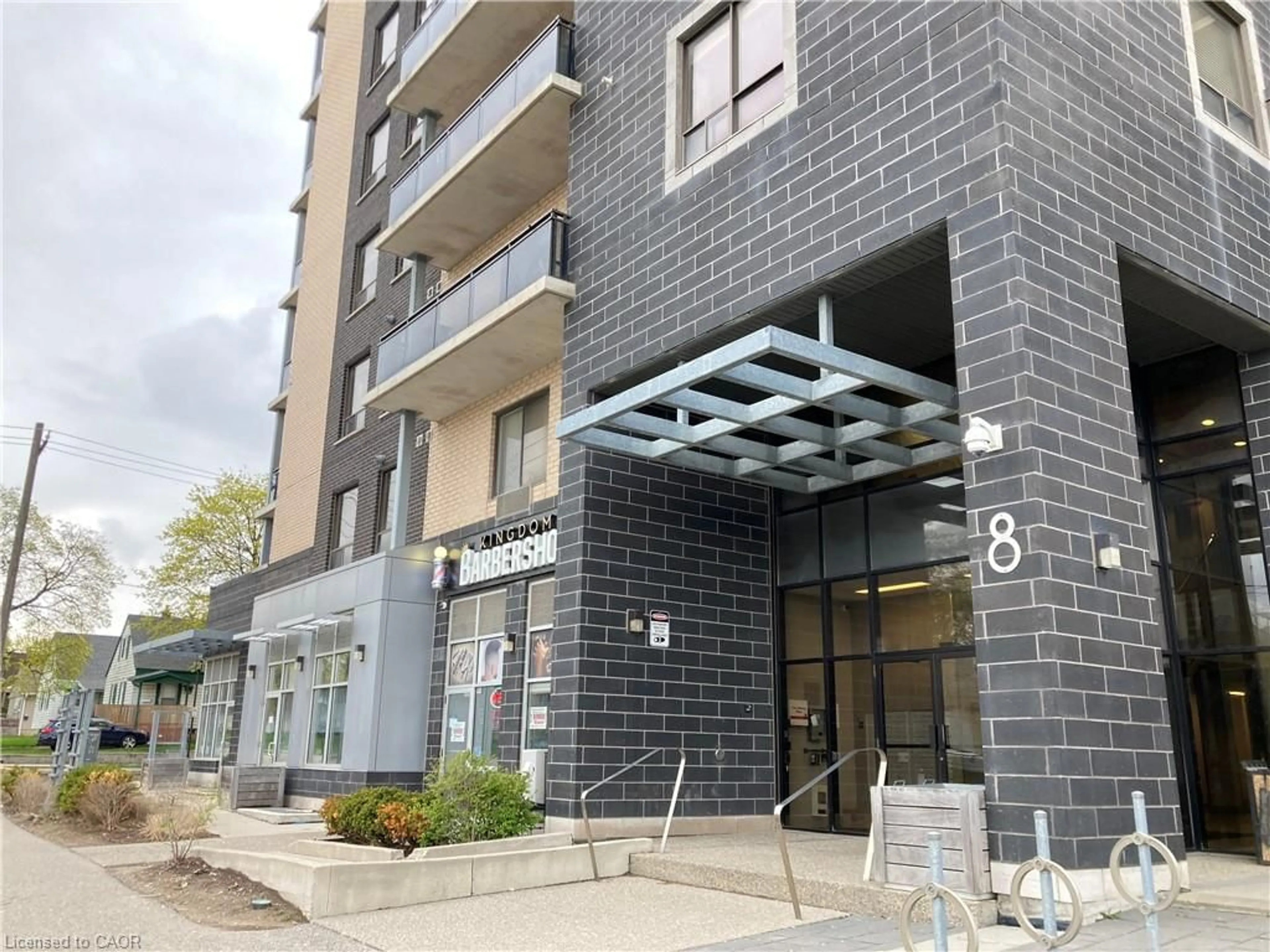 Indoor foyer for 8 Hickory St #204, Waterloo Ontario N2L 3H6