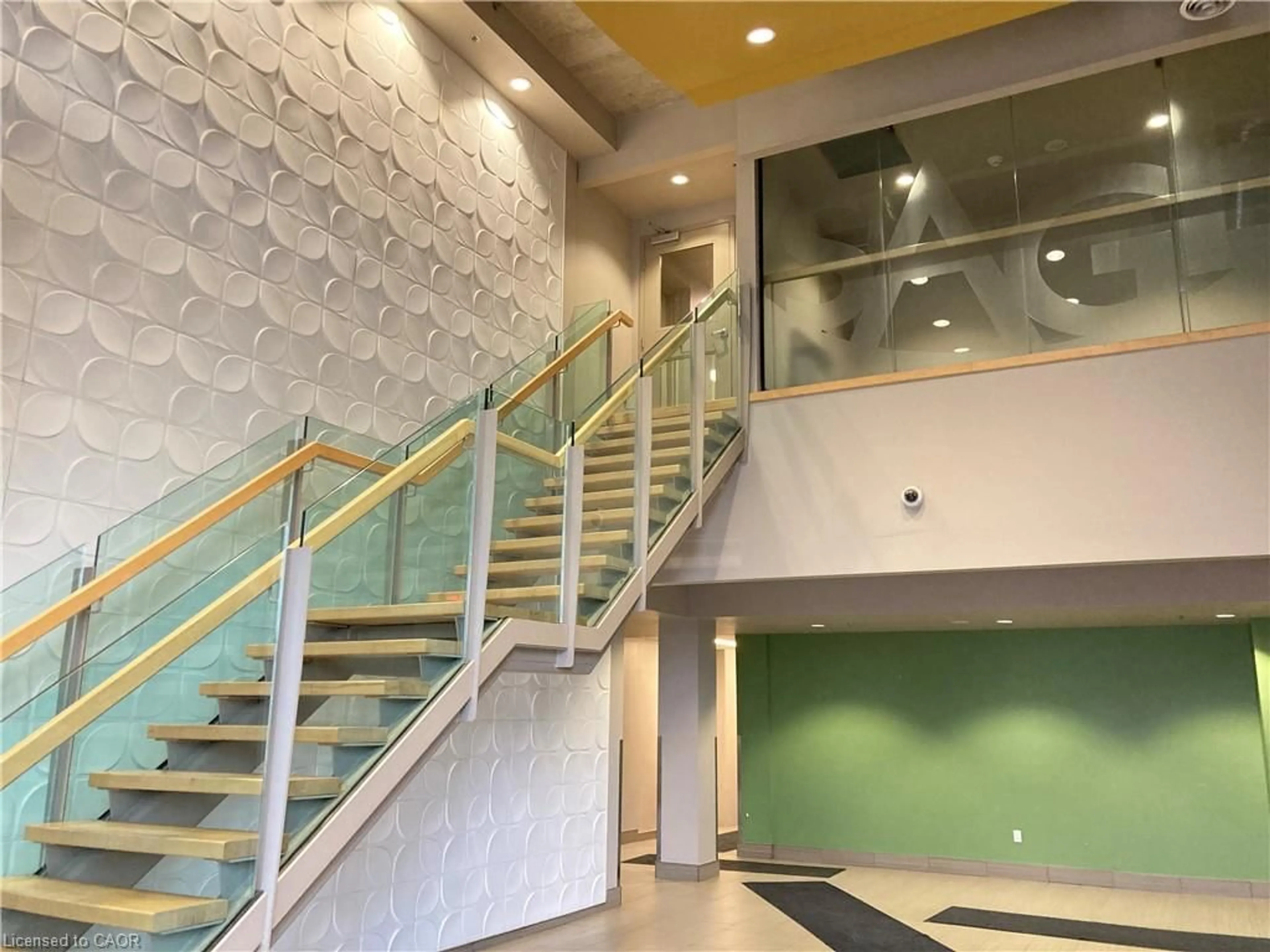 Indoor foyer for 8 Hickory St #204, Waterloo Ontario N2L 3H6