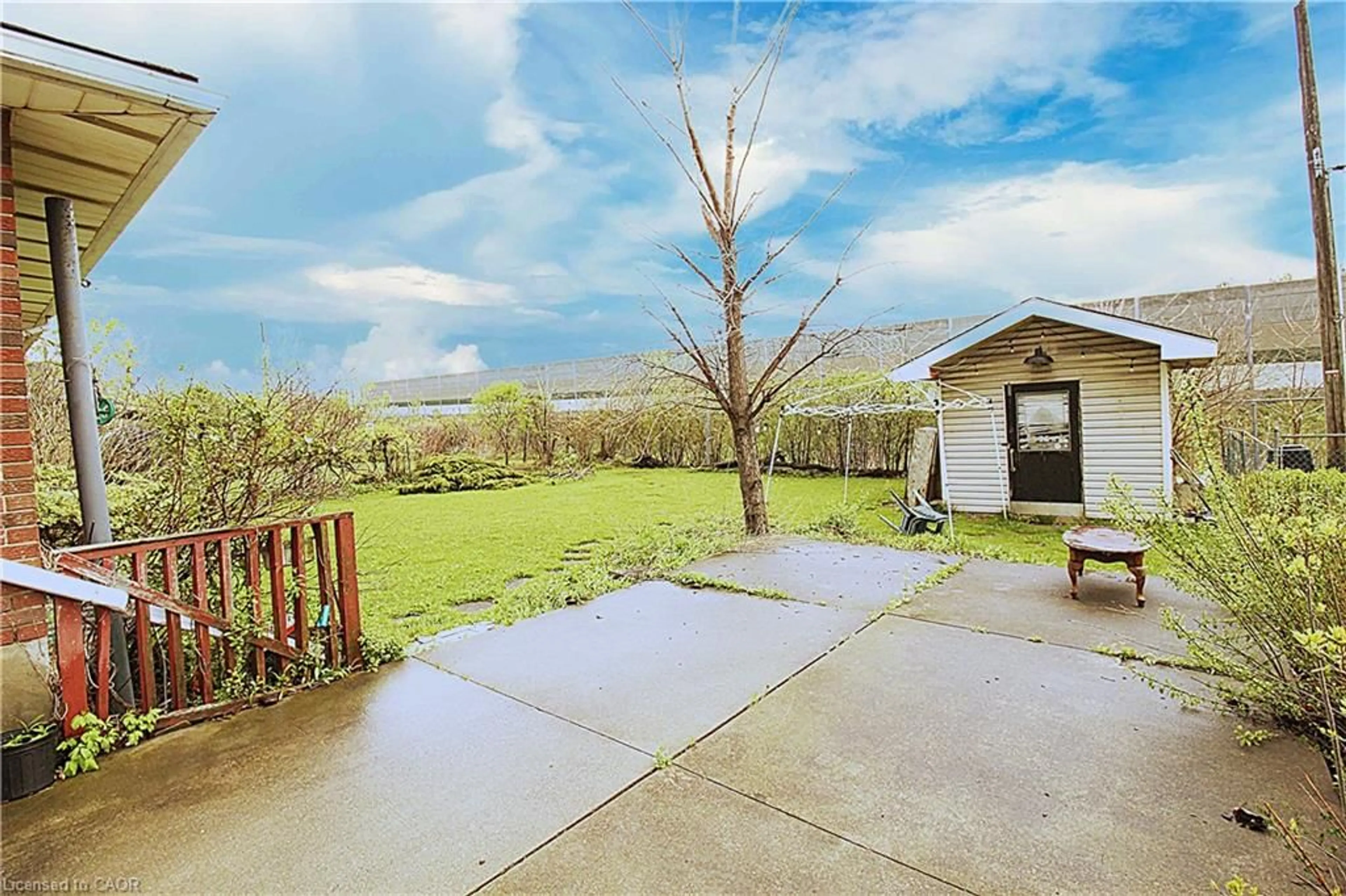 A pic from outside/outdoor area/front of a property/back of a property/a pic from drone, unknown for 51 Glengarry Rd, St. Catharines Ontario L2T 2V4