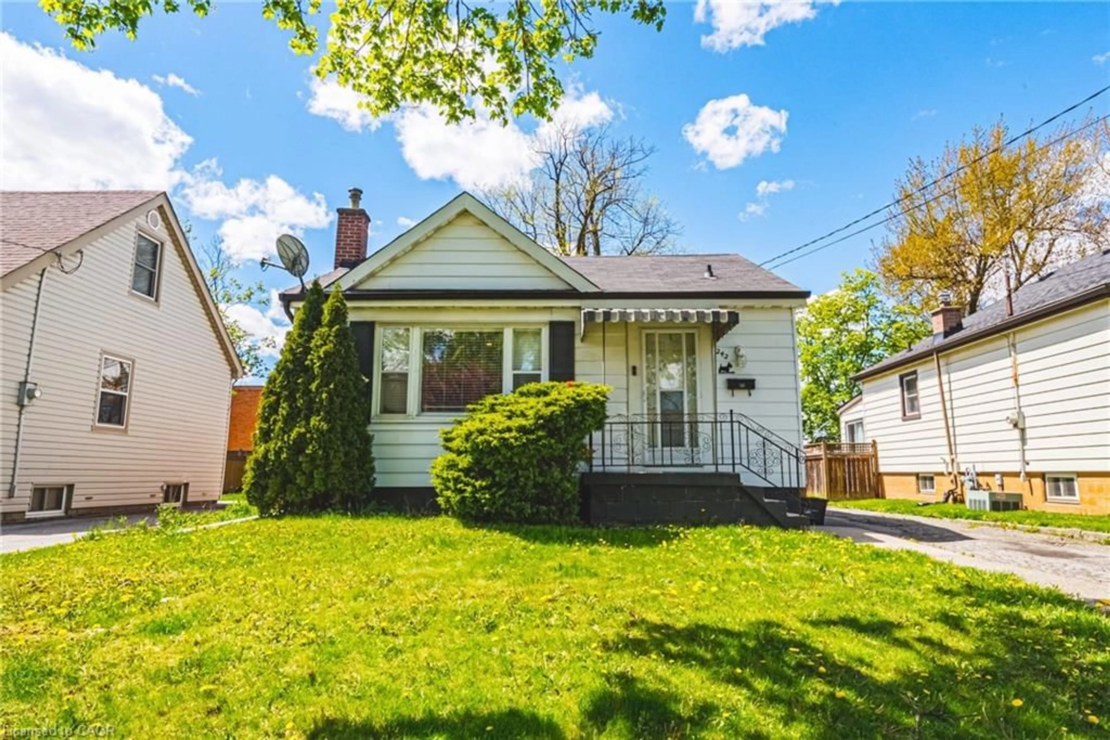 Home with vinyl exterior material, street for 242 East 43rd St, Hamilton Ontario L8T 3C5