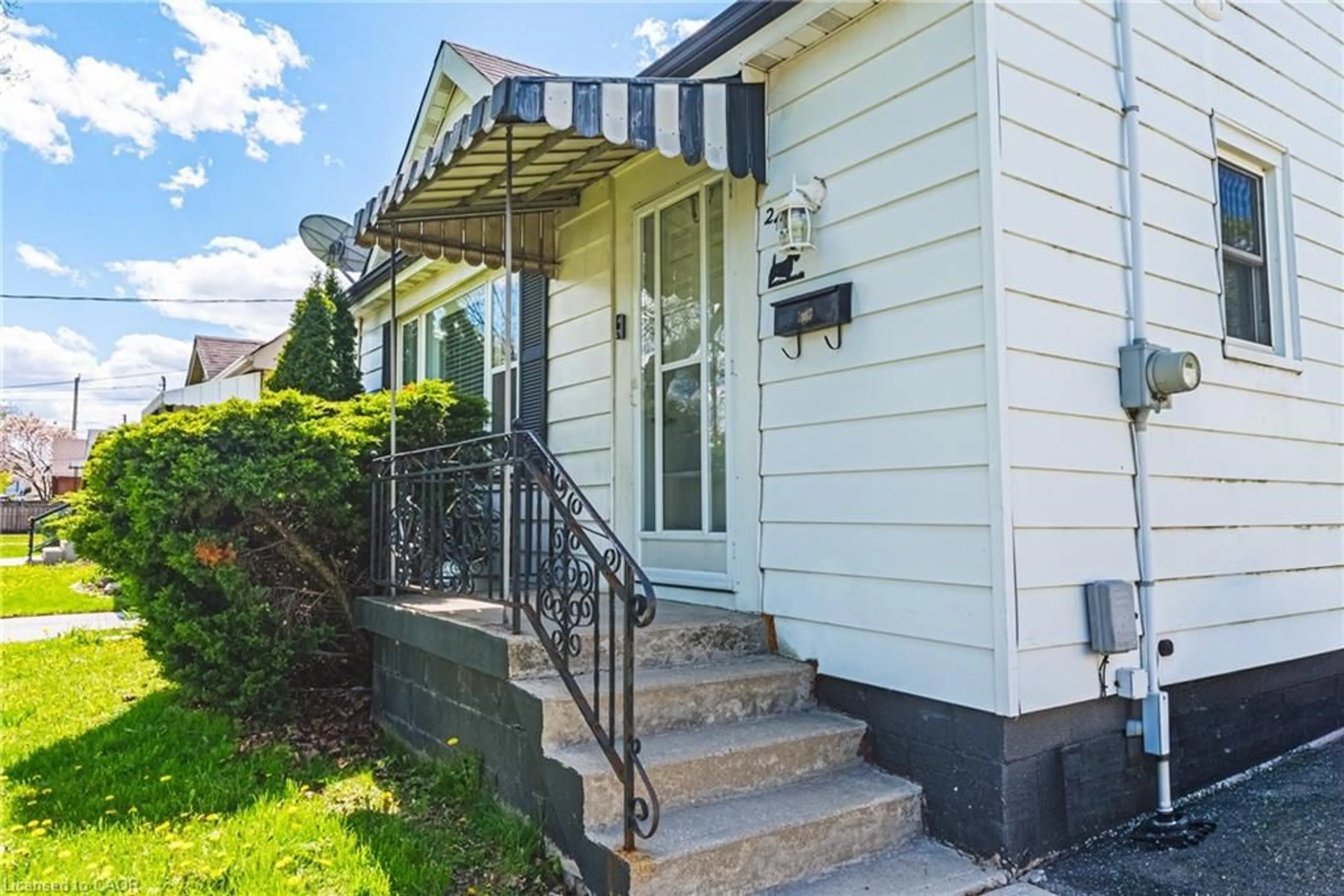Unknown for 242 East 43rd St, Hamilton Ontario L8T 3C5