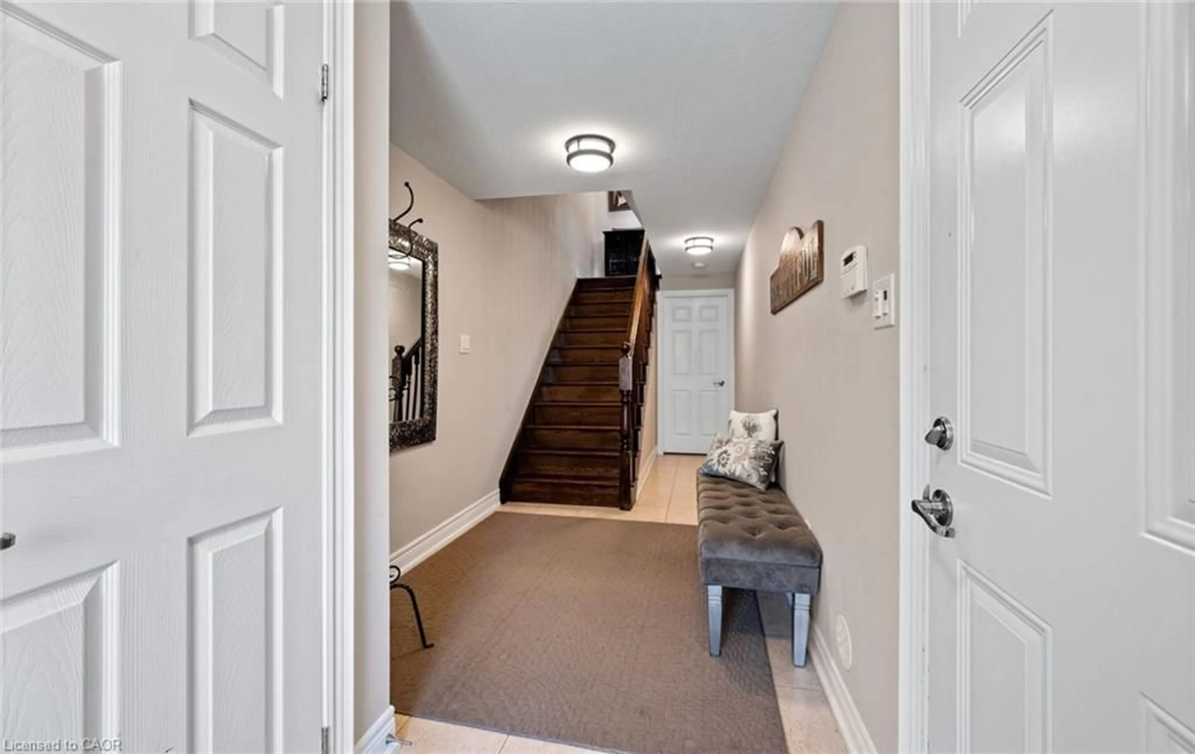 Indoor entryway for 5988 Turney Dr #19, Peel Ontario L5M 0S5