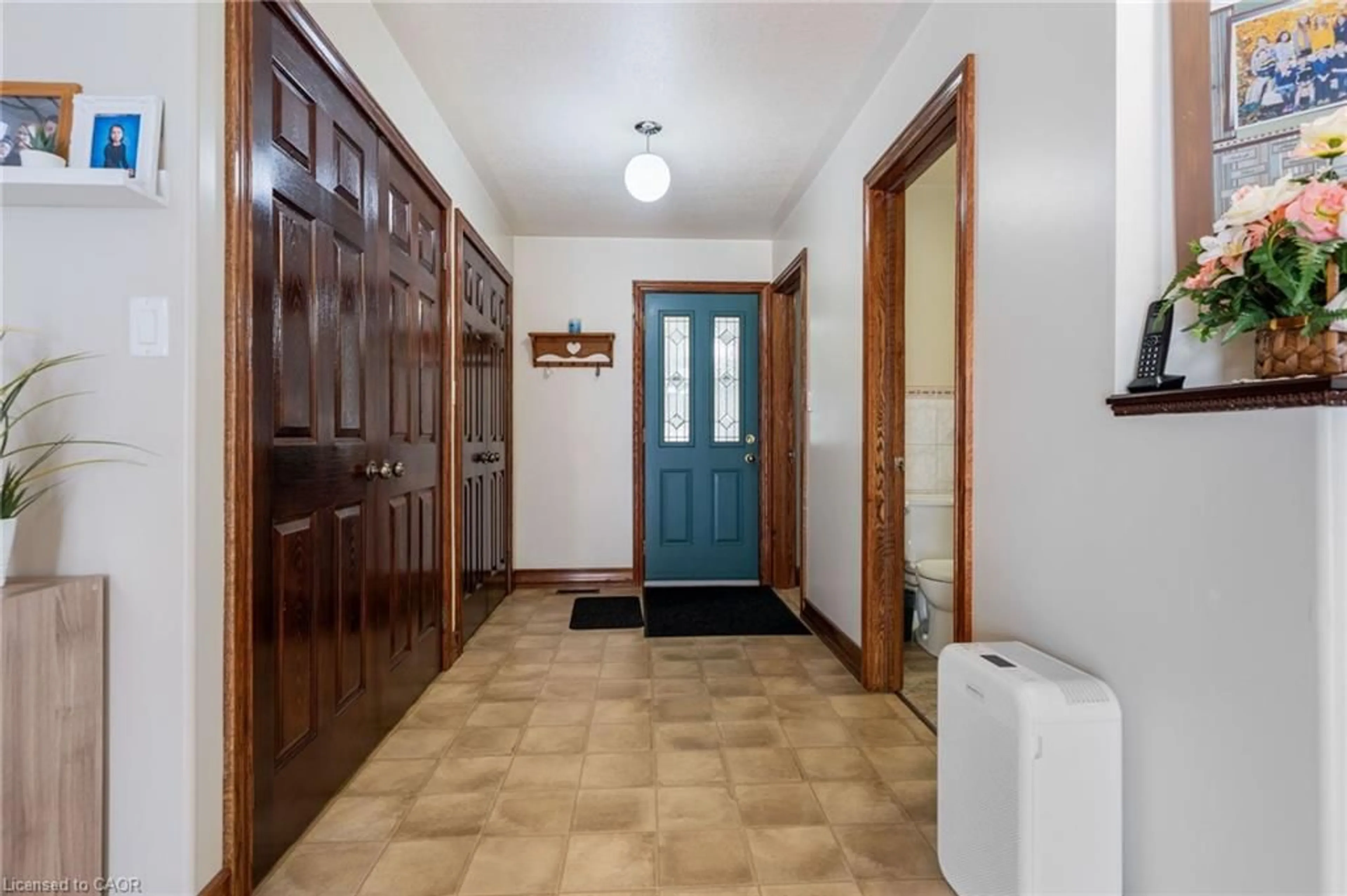 Indoor foyer for 8984 Plank Rd, Straffordville Ontario N0J 1Y0