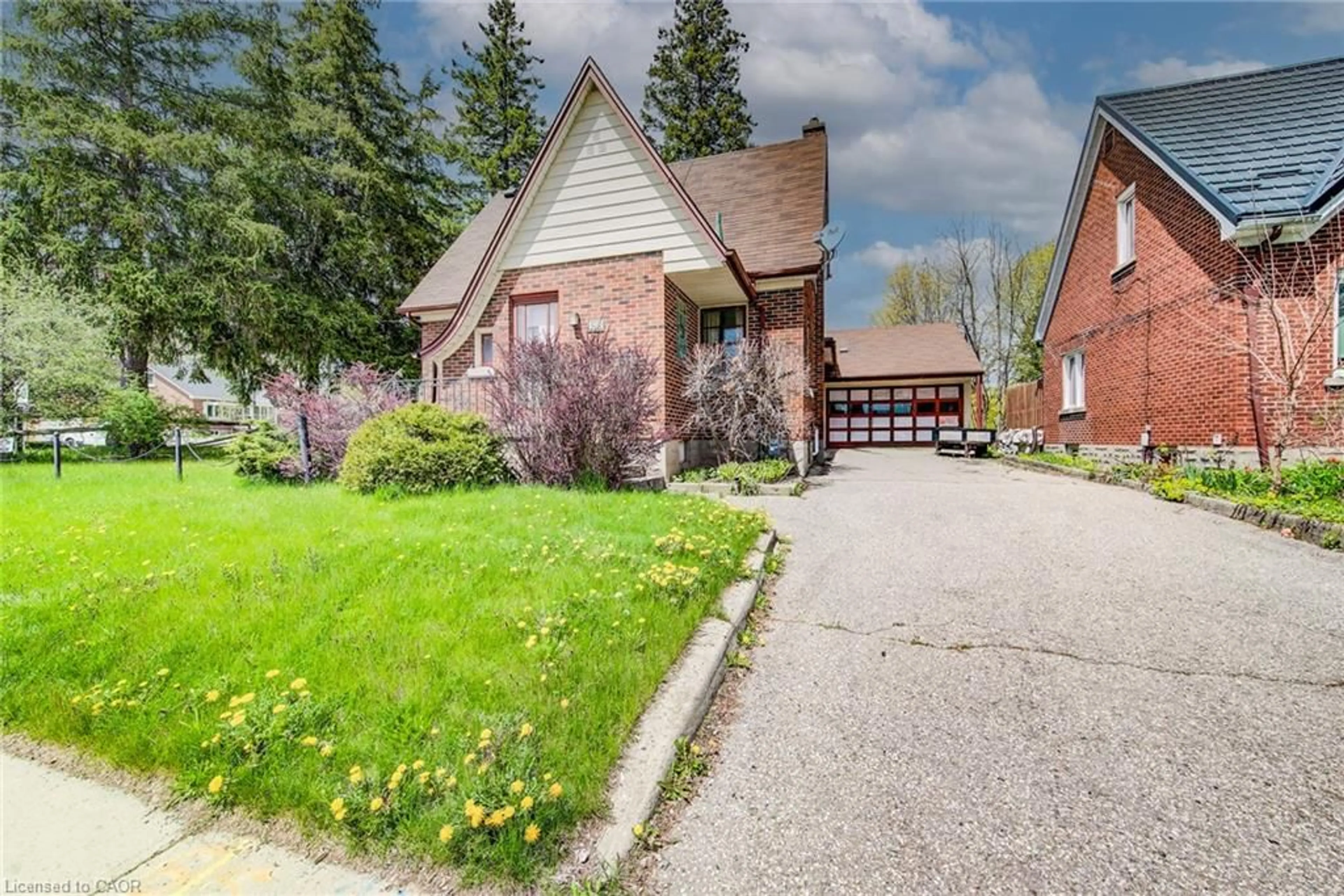 Home with brick exterior material, street for 498 Victoria St, Kitchener Ontario N2M 3A7