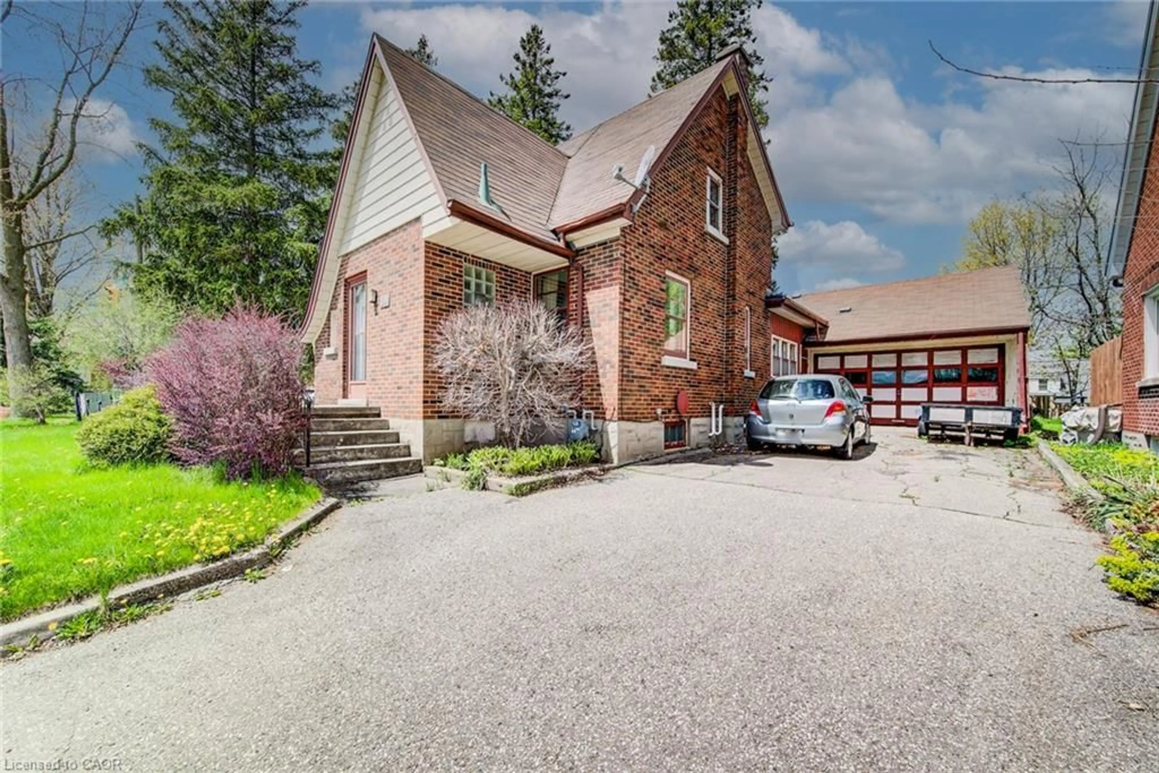 Unknown for 498 Victoria St, Kitchener Ontario N2M 3A7