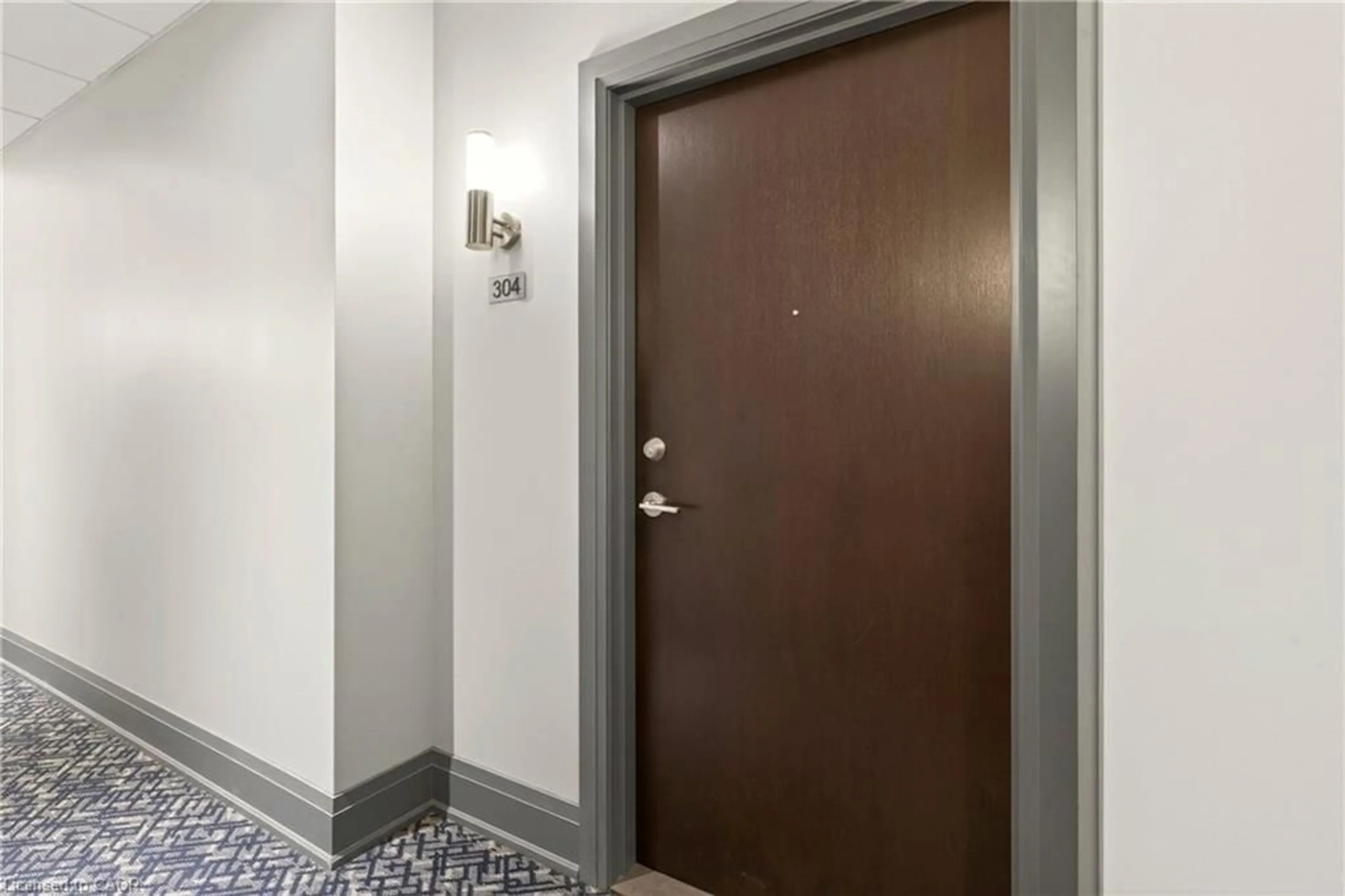 Indoor entryway for 2 King St #304, Dundas Ontario L9H 6Z1