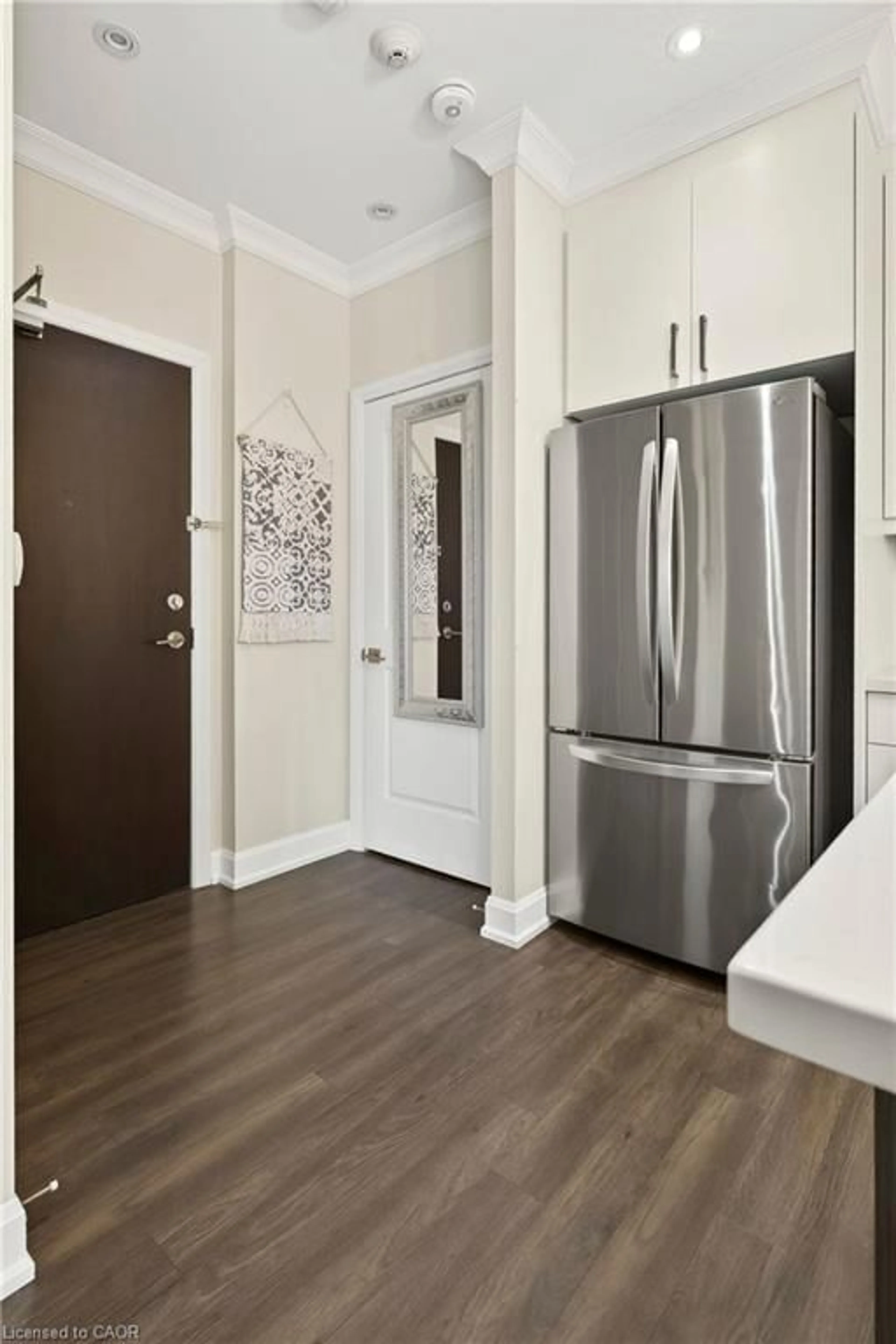 Indoor entryway for 2 King St #304, Dundas Ontario L9H 6Z1