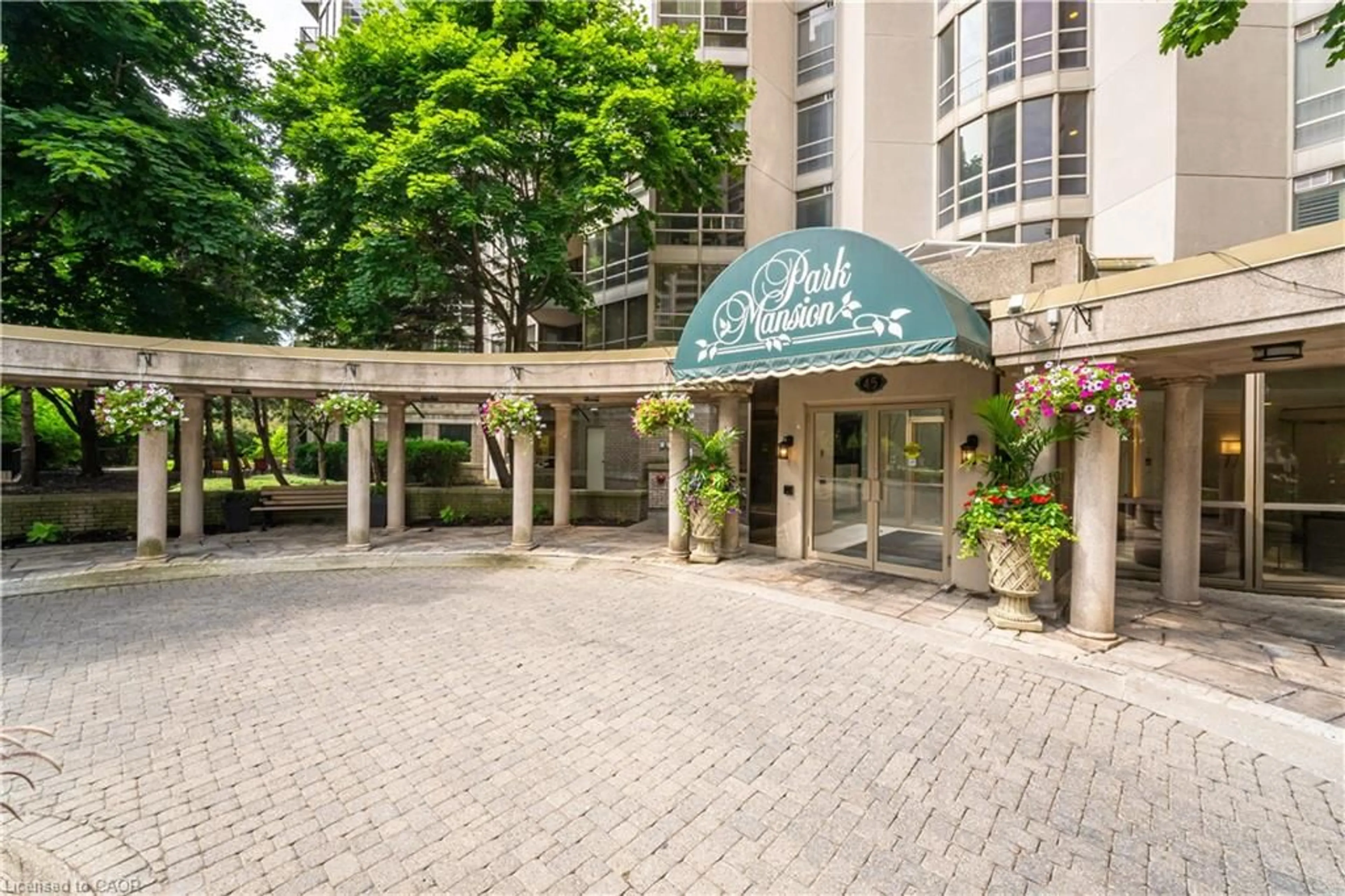 Indoor foyer for 45 Kingsbridge Garden Cir #3208, Mississauga Ontario L5R 3K4