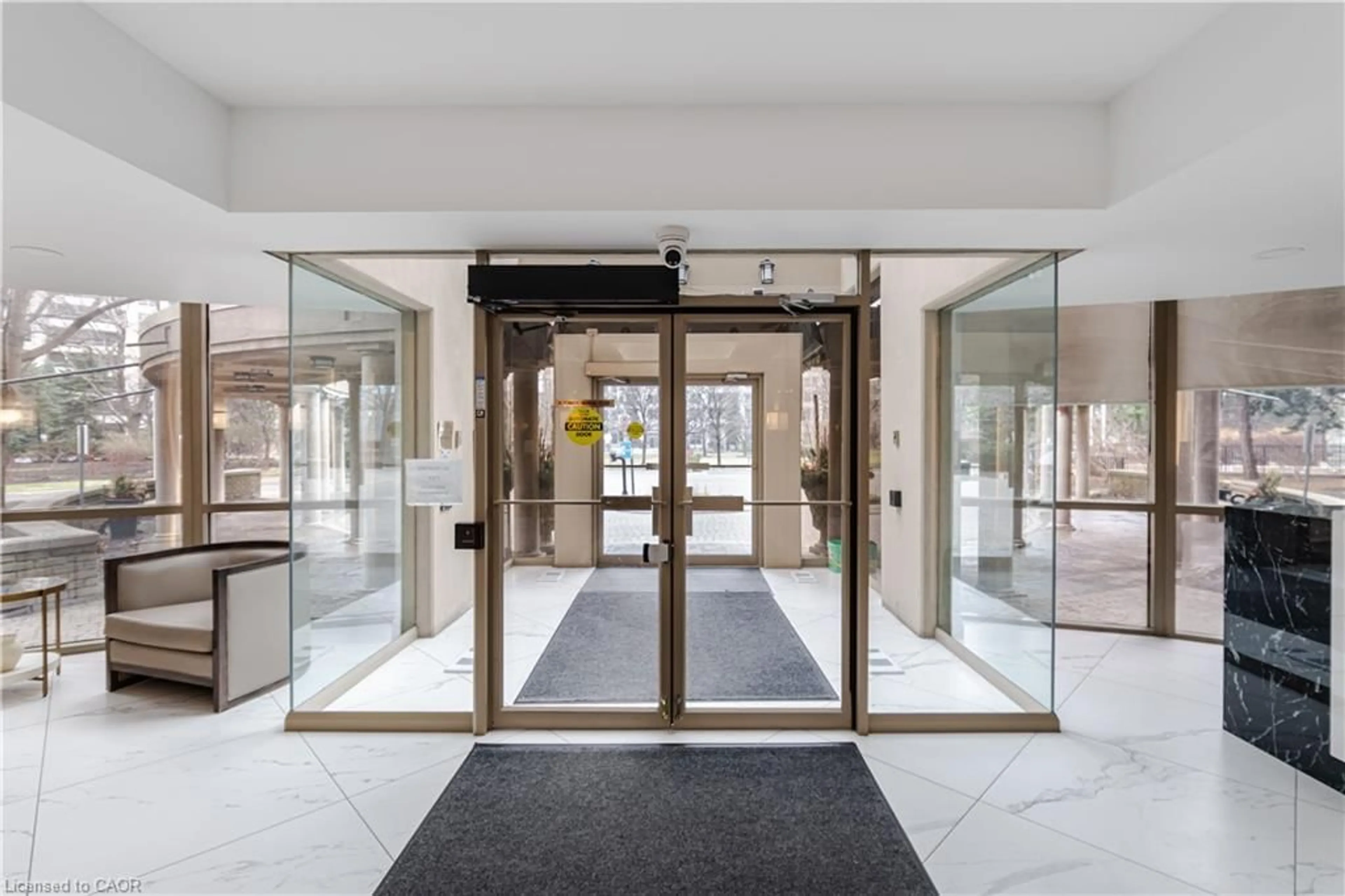 Indoor foyer for 45 Kingsbridge Garden Cir #3208, Mississauga Ontario L5R 3K4
