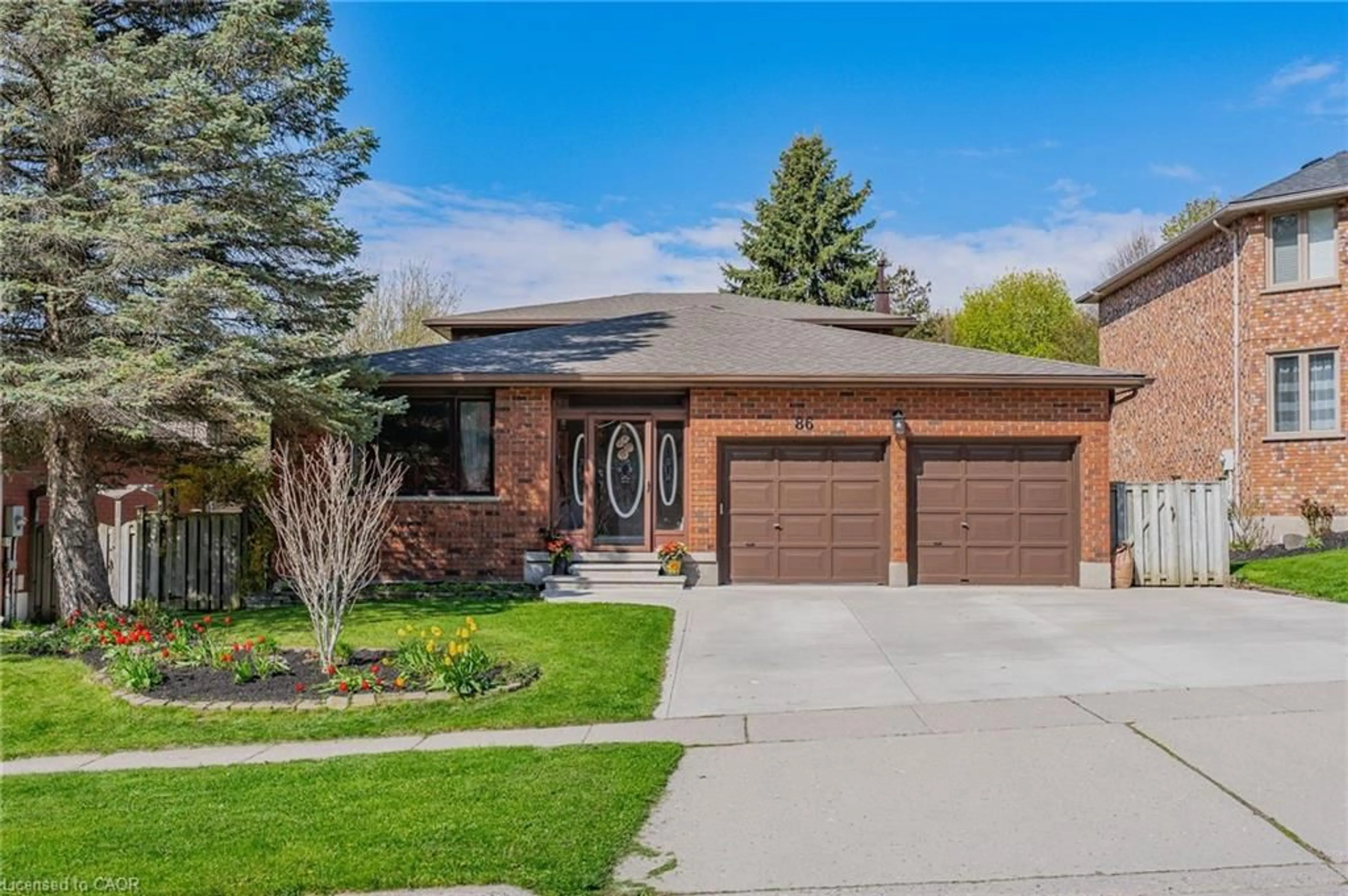 Home with brick exterior material, street for 86 Chimney Hill Dr, Cambridge Ontario N1T 1H3