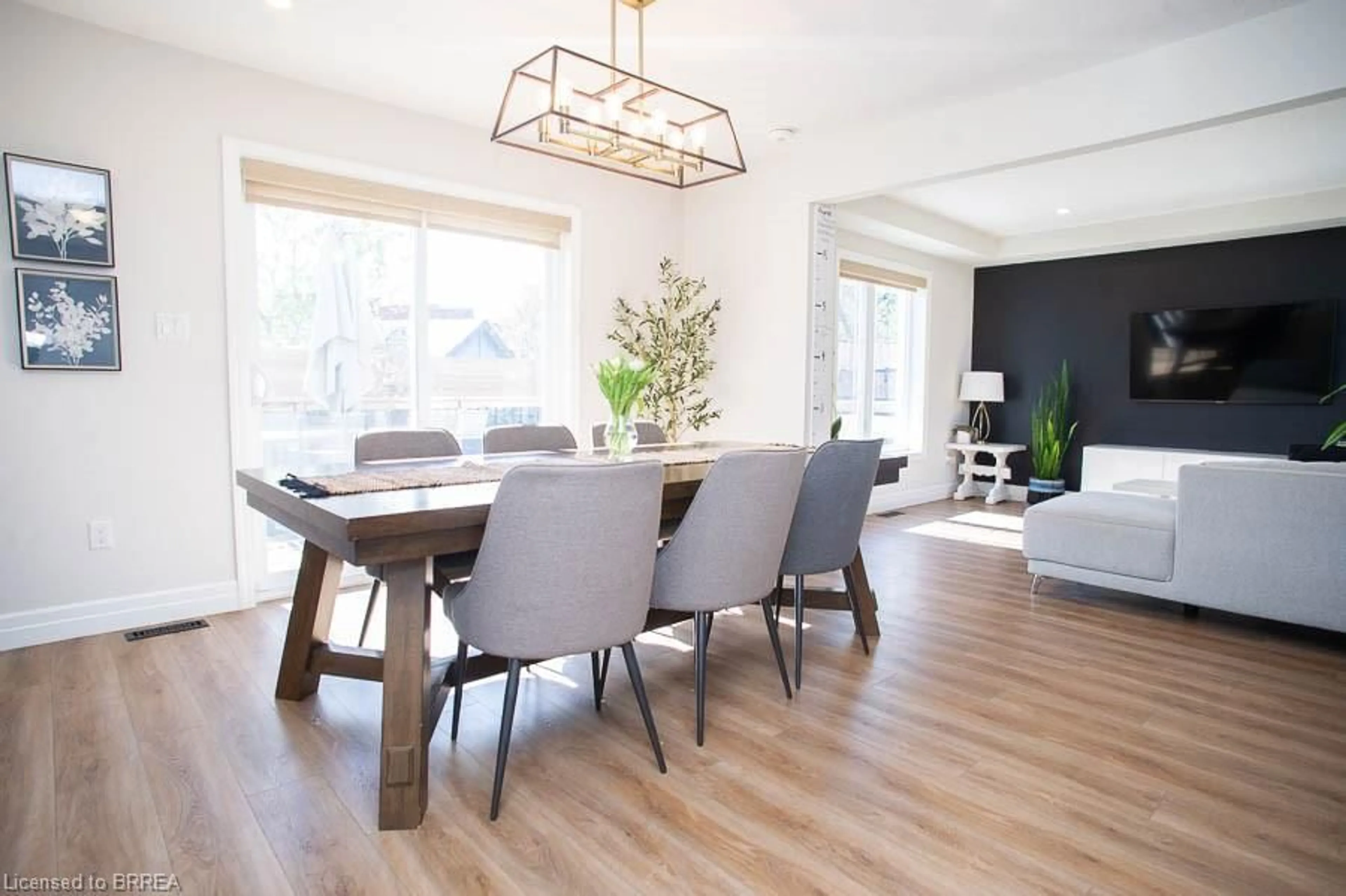 Dining room, wood/laminate floor for 19 Muma St, Drumbo Ontario N0J 1G0