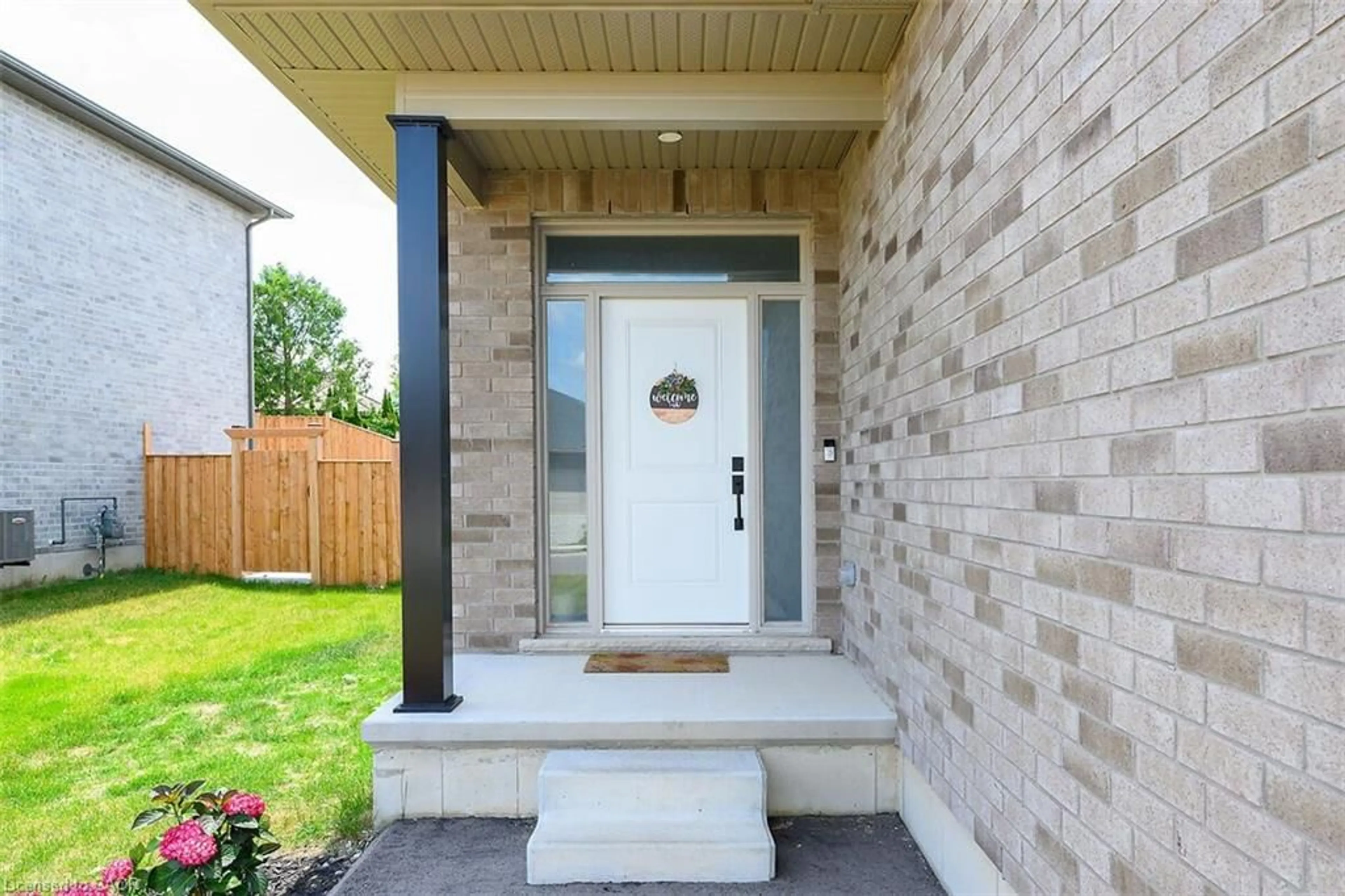 Indoor entryway for 58 Peachleaf Lane, Waterford Ontario N0E 1Y0
