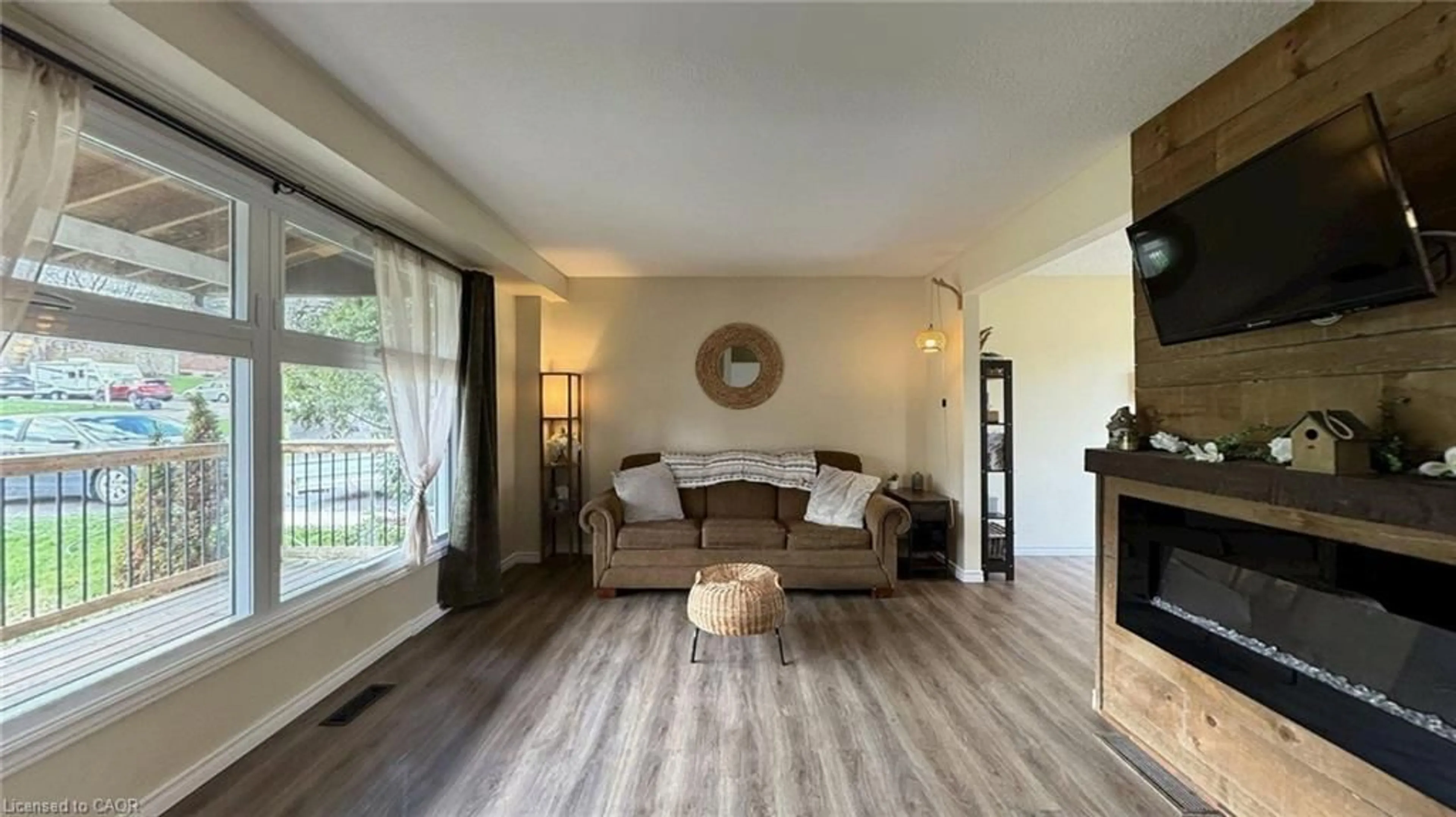 Living room with furniture, wood/laminate floor for 87 Locks Rd, Brantford Ontario N3S 7L9