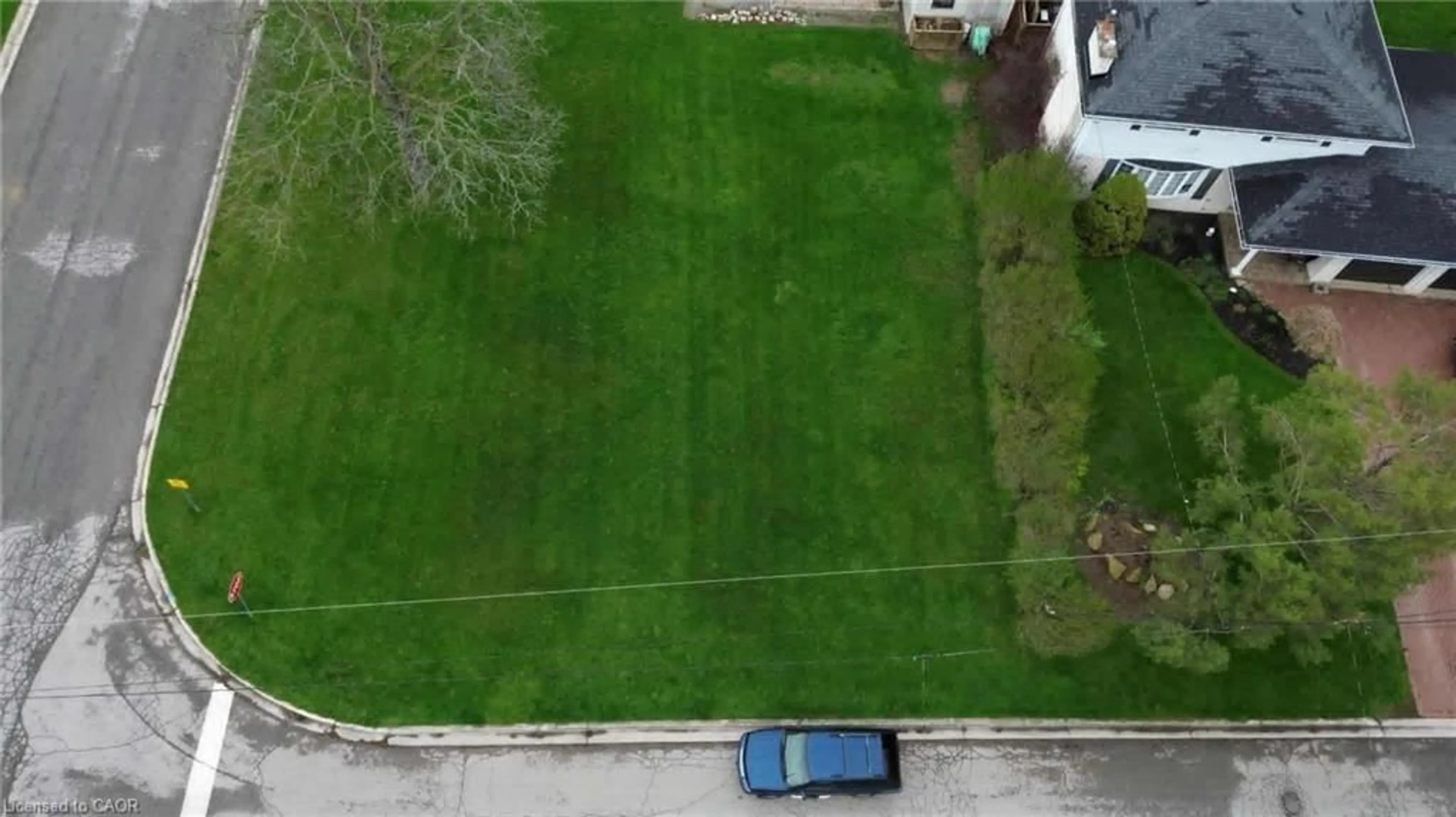 A pic from outside/outdoor area/front of a property/back of a property/a pic from drone, street for 36 Wallis Ave, Smithville Ontario L0R 2A0