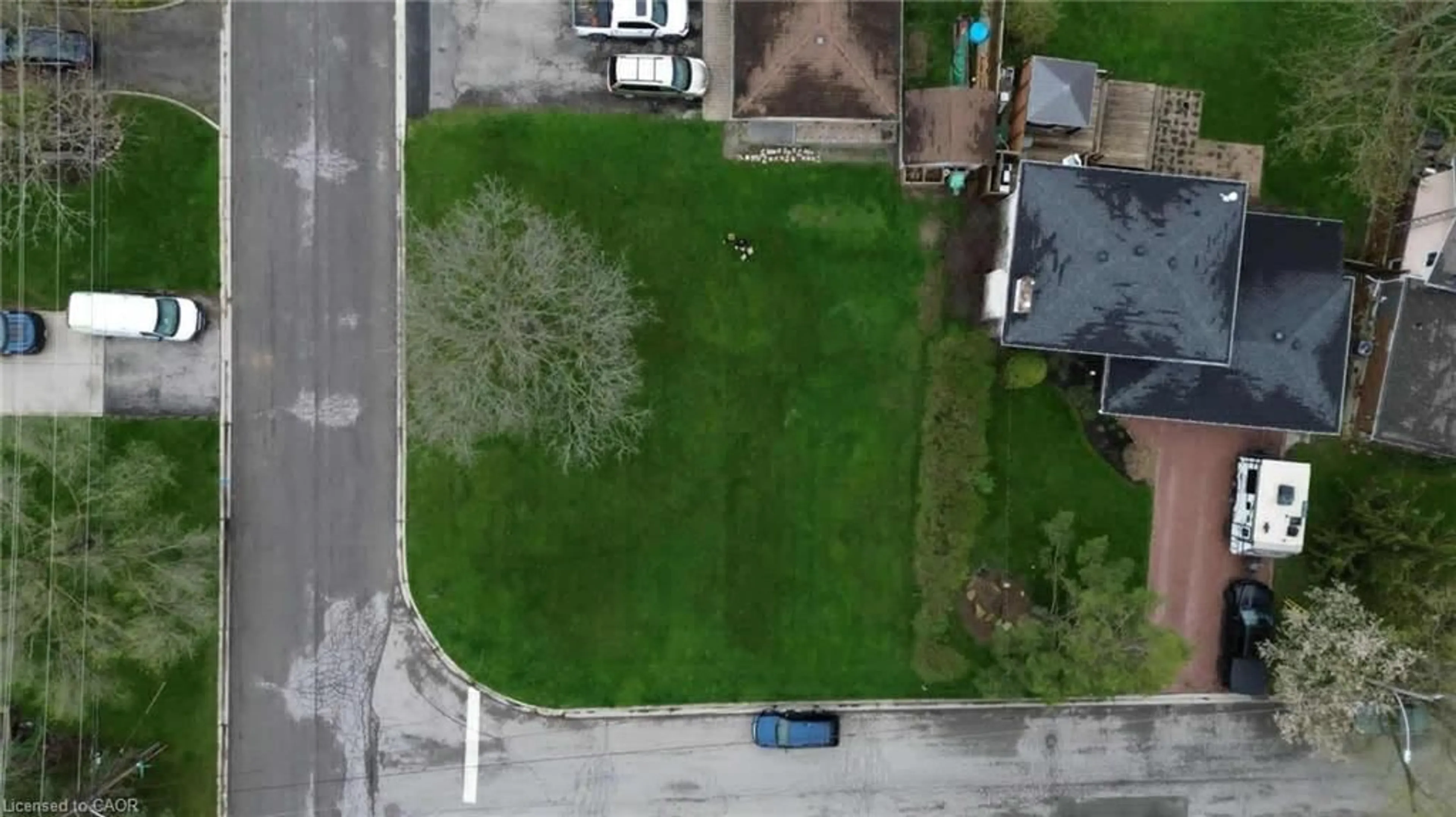 A pic from outside/outdoor area/front of a property/back of a property/a pic from drone, street for 36 Wallis Ave, Smithville Ontario L0R 2A0