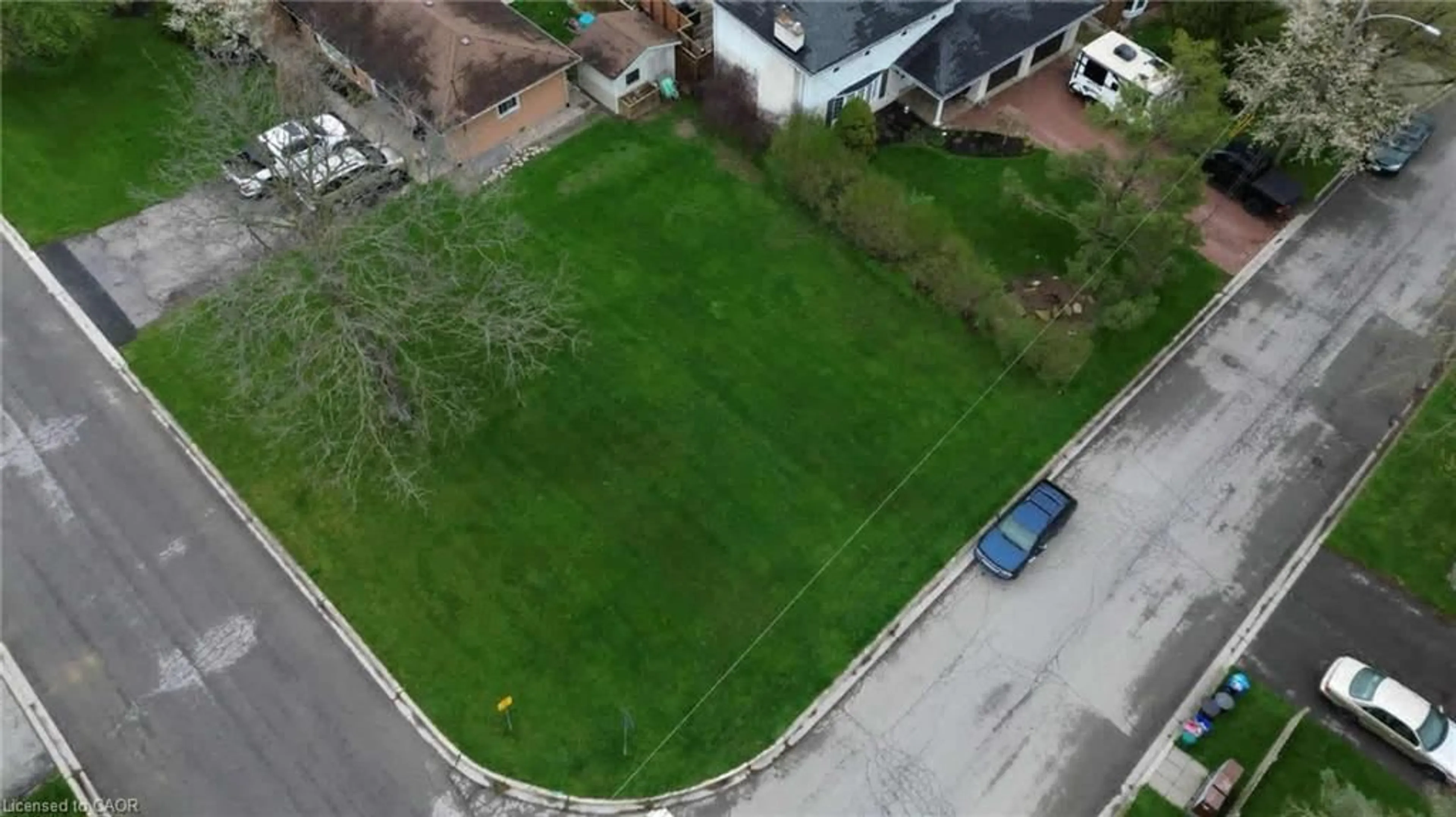 A pic from outside/outdoor area/front of a property/back of a property/a pic from drone, street for 36 Wallis Ave, Smithville Ontario L0R 2A0