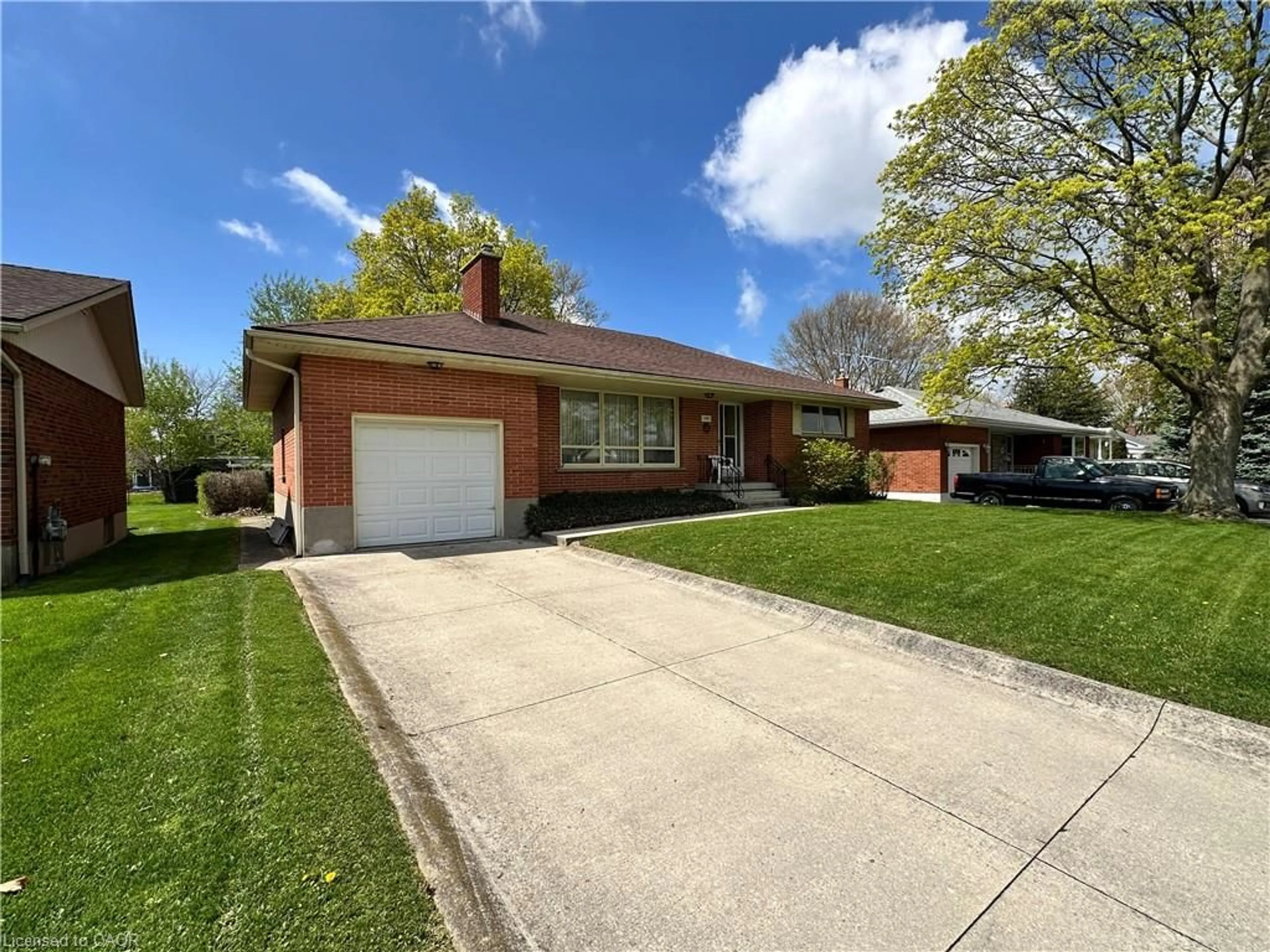 Home with brick exterior material, street for 130 Gardiner Ave, Dunnville Ontario N1A 1A8