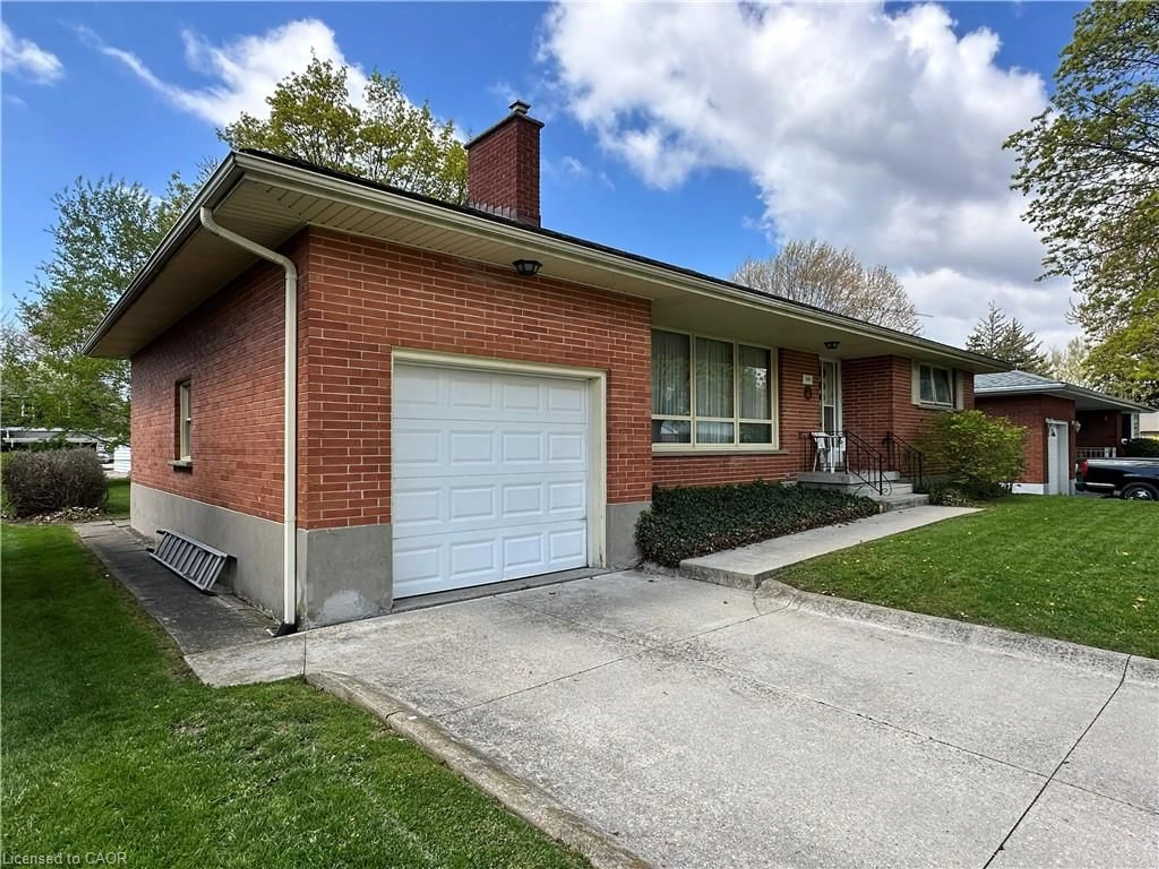 Home with brick exterior material, street for 130 Gardiner Ave, Dunnville Ontario N1A 1A8