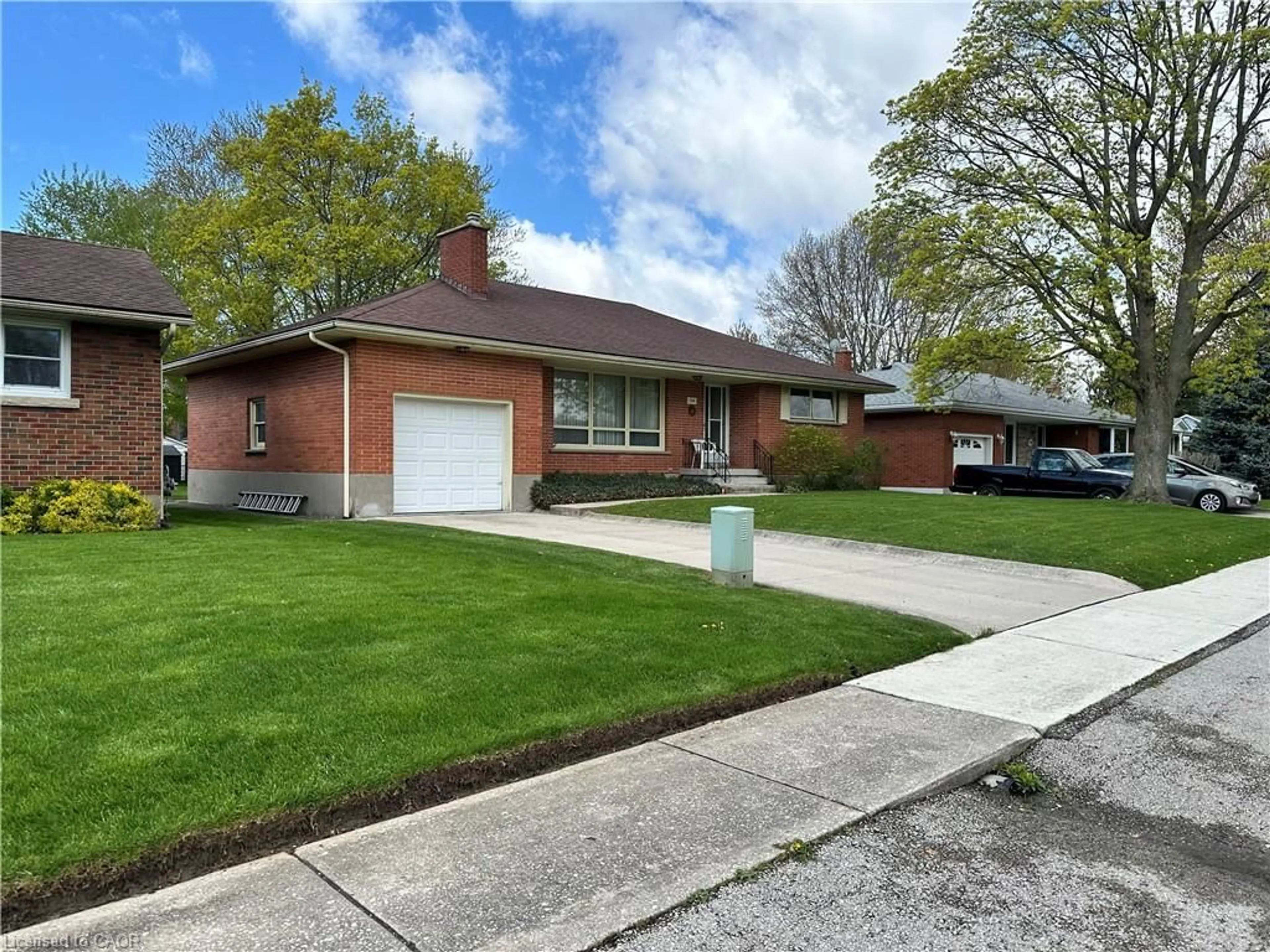 Home with brick exterior material, street for 130 Gardiner Ave, Dunnville Ontario N1A 1A8