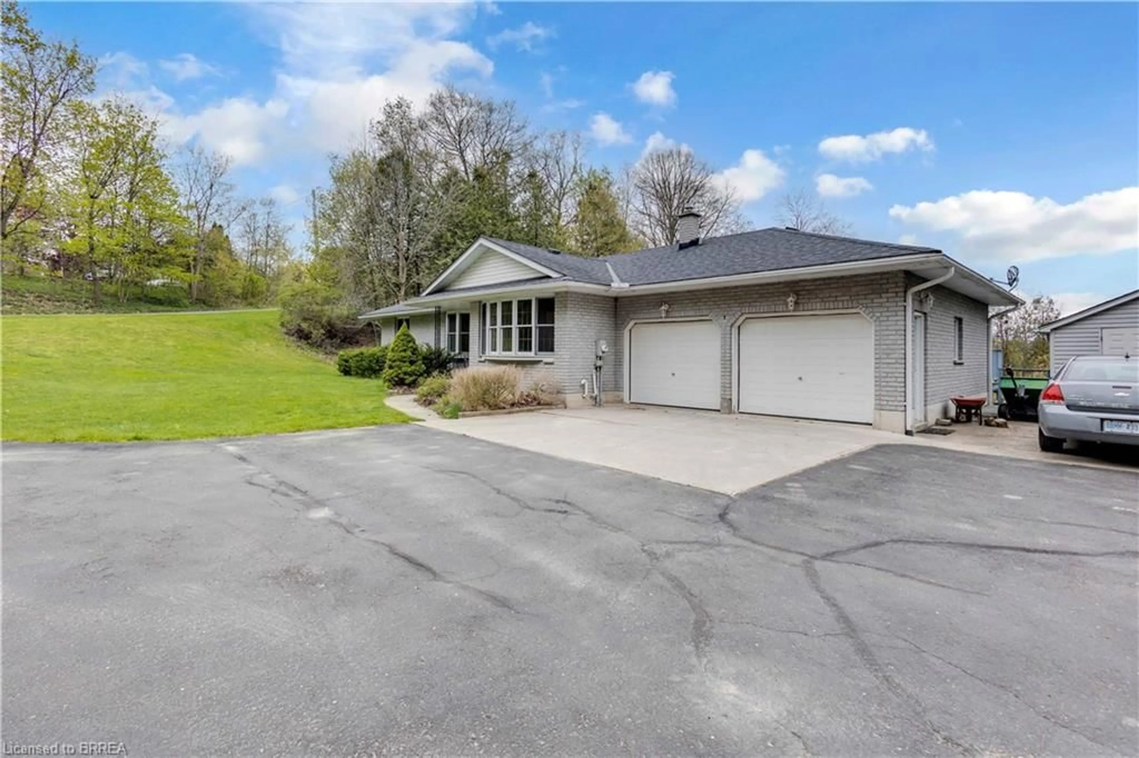 A pic from outside/outdoor area/front of a property/back of a property/a pic from drone, unknown for 10 Burnside Dr, Glen Morris Ontario N0B 1W0
