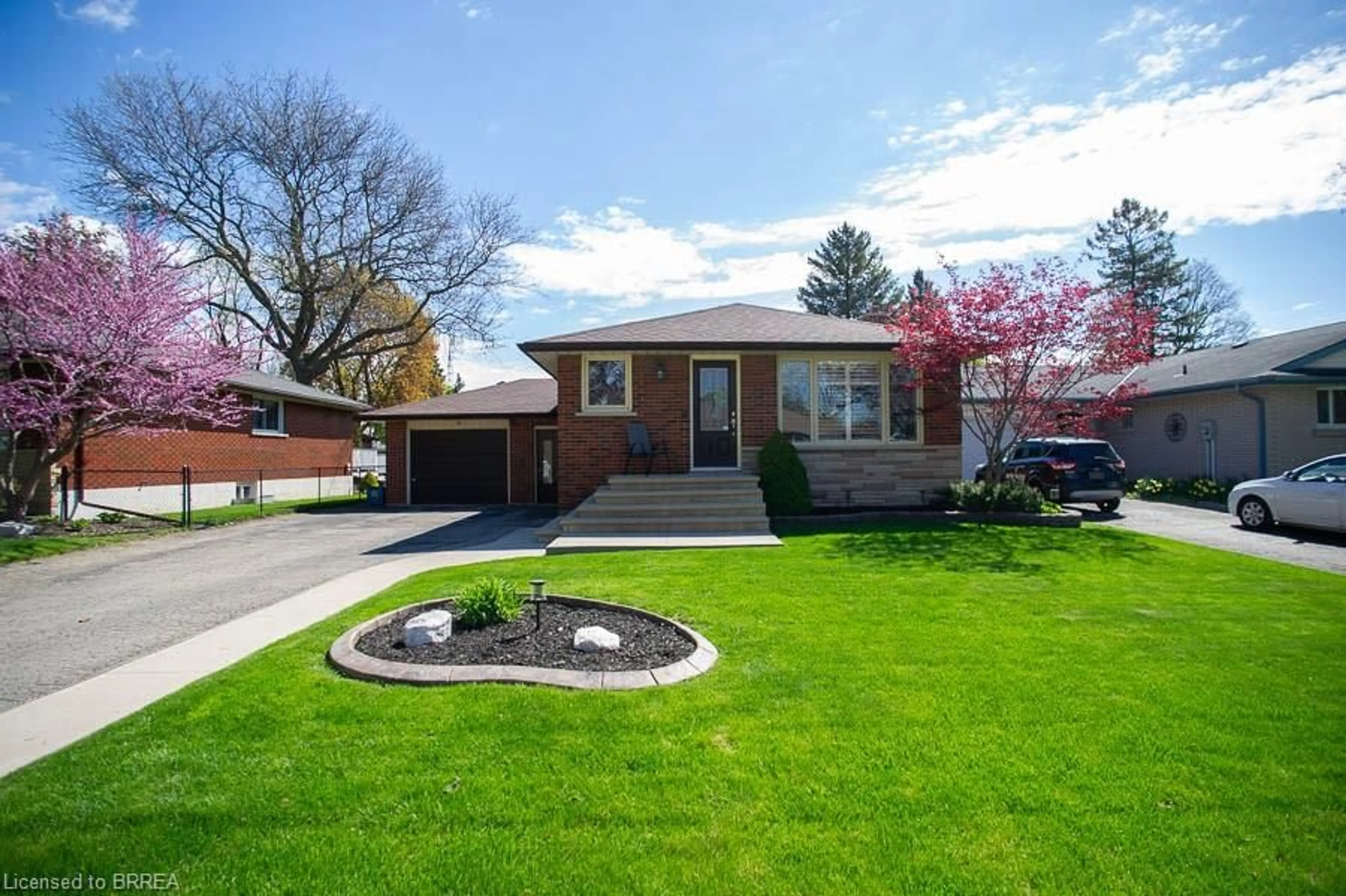 Home with brick exterior material, street for 59 Wiltshire Dr, Brantford Ontario N3R 5B1