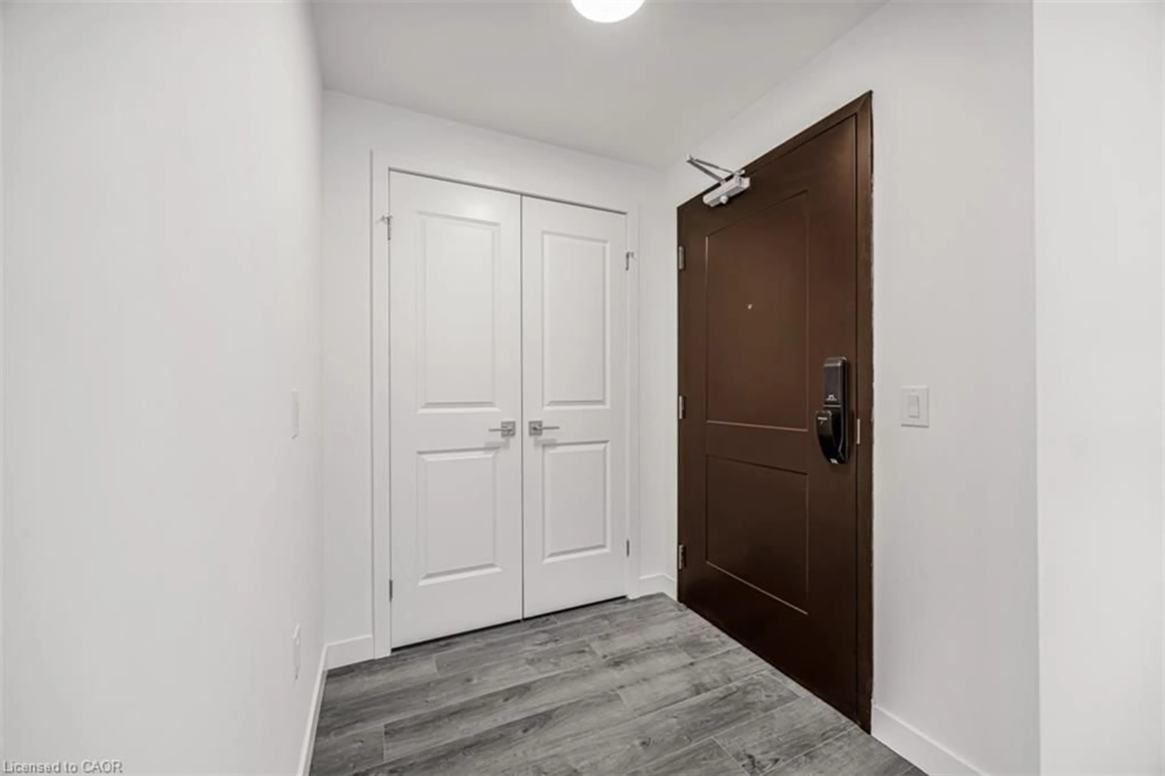 Indoor entryway for 7549A Kalar Rd #301, Niagara Falls Ontario L2H 3W6
