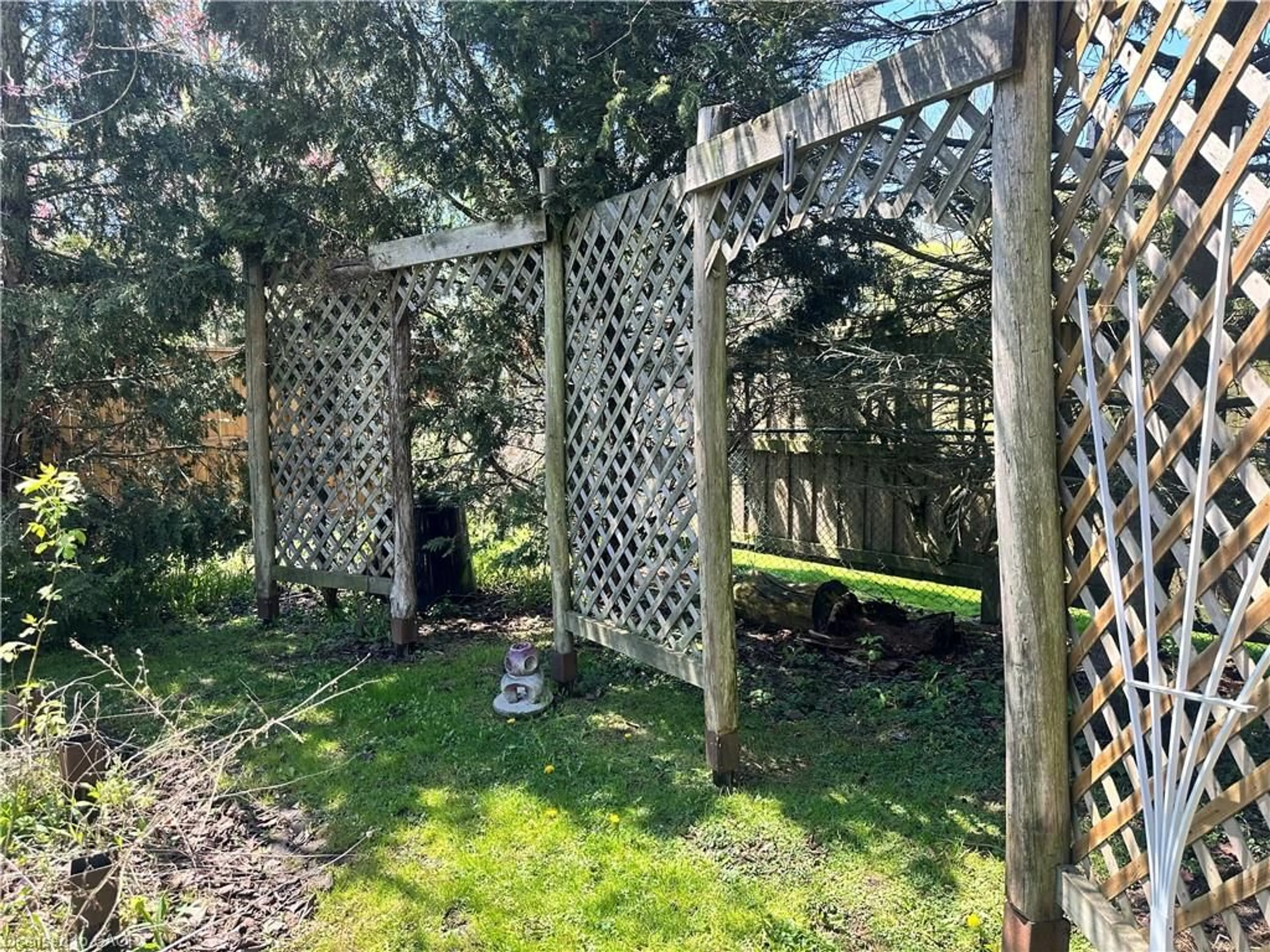 Unknown for 618 Pine St, Dunnville Ontario N1A 2M2
