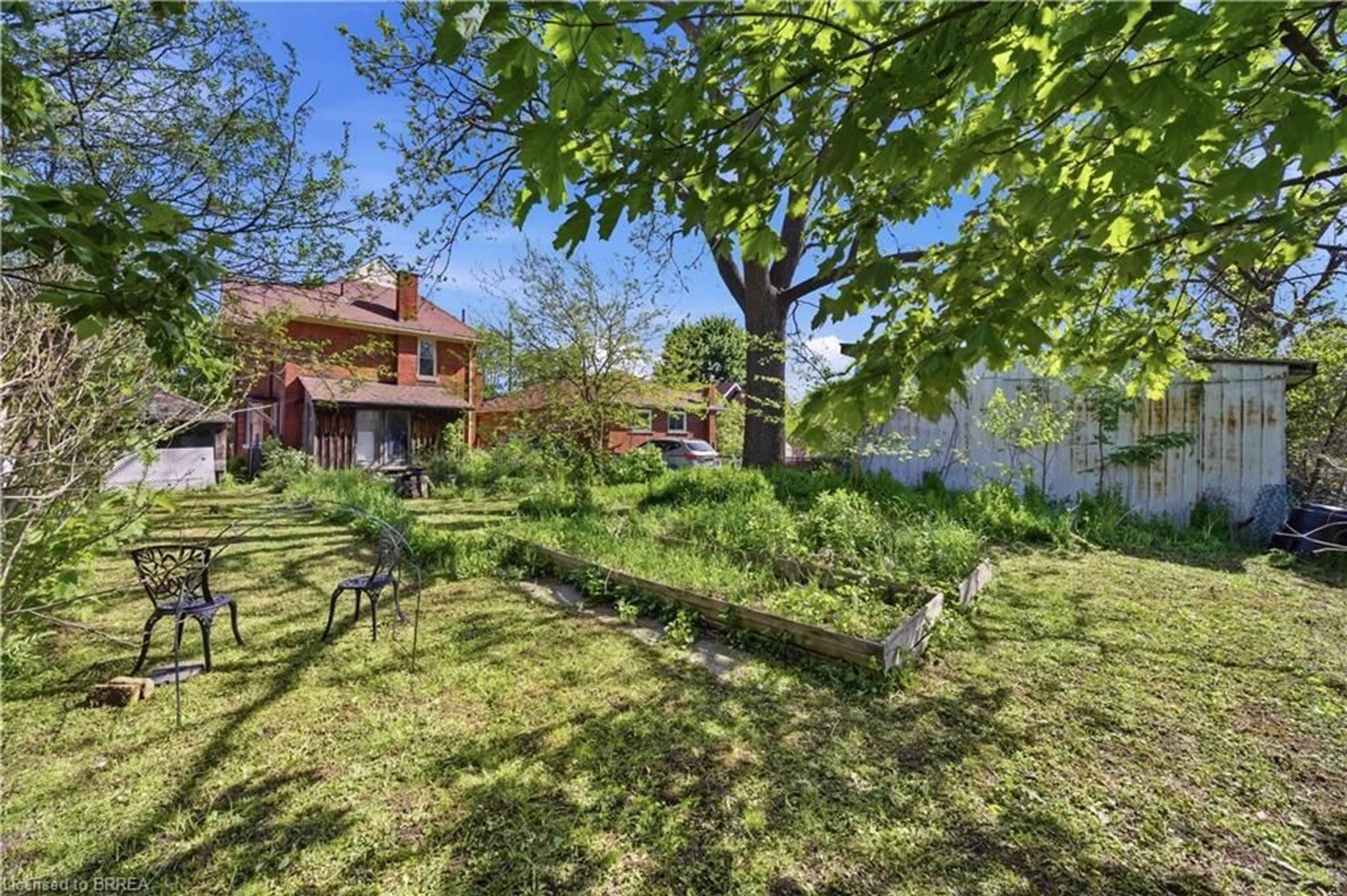 Patio, street for 119 East Ave, Brantford Ontario N3S 3M1